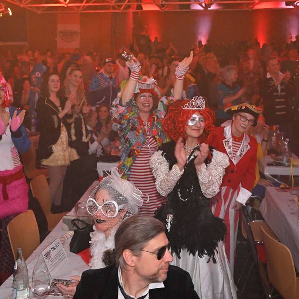 Das Foto zeigt eine Karnevalsfete im Bensberger Albertus-Magnus-Gymnasium