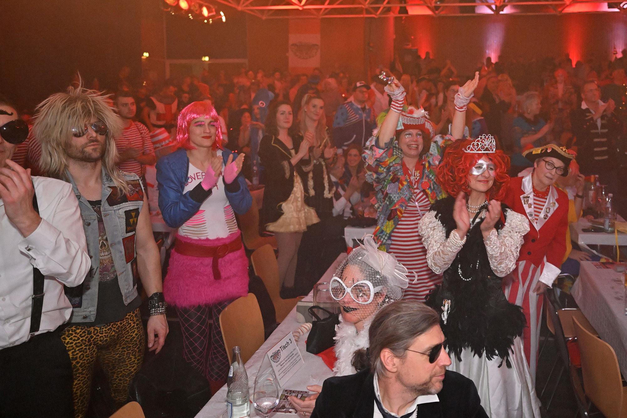Das Foto zeigt eine Karnevalsfete im Bensberger Albertus-Magnus-Gymnasium