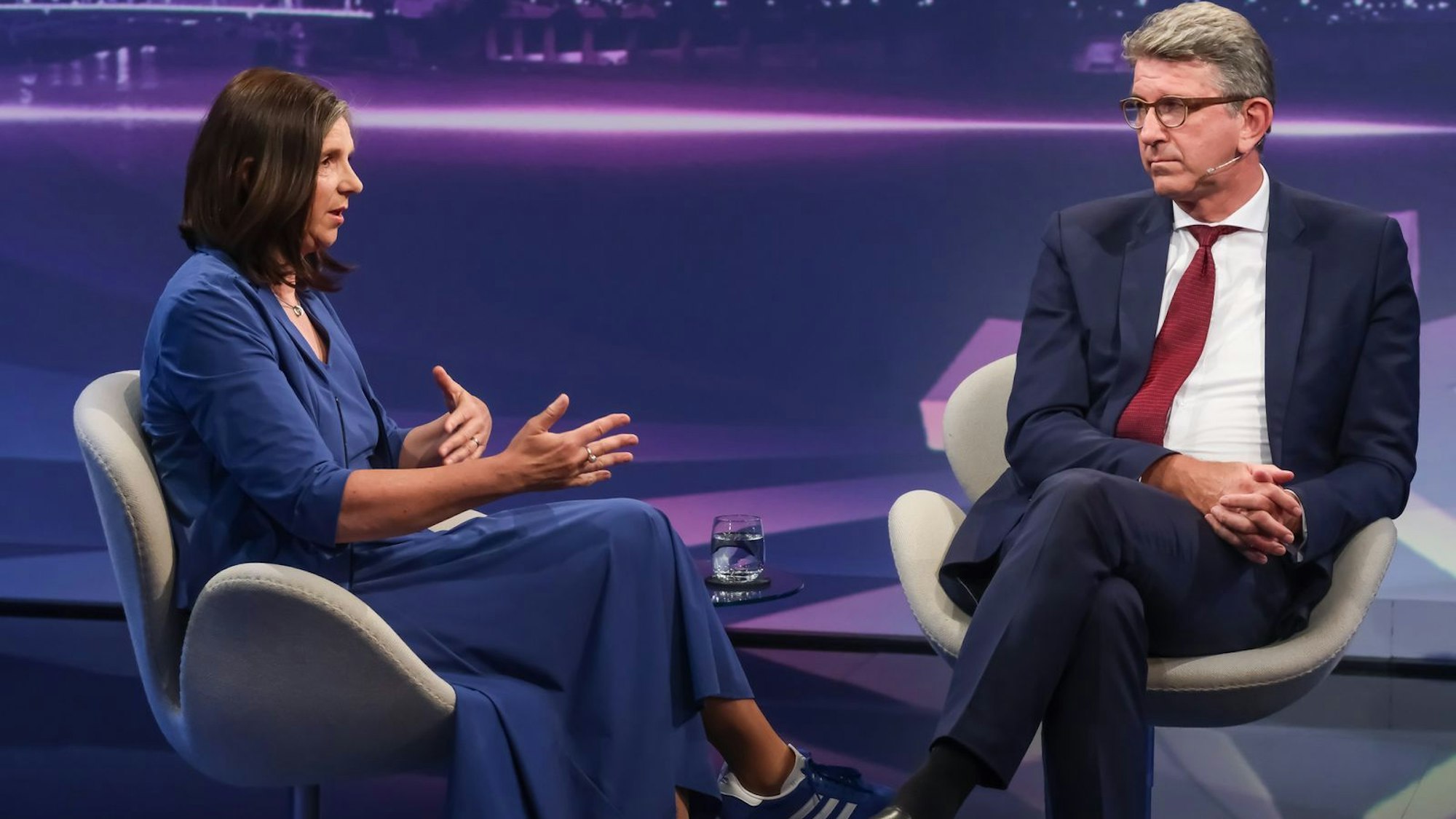 Als es um den „Freiheitsbegriff“ ging, kam es zwischen Katrin Göring-Eckardt und Wolfram Weimer zu einer hitzigen Debatte. (Bild: WDR/Oliver Ziebe)