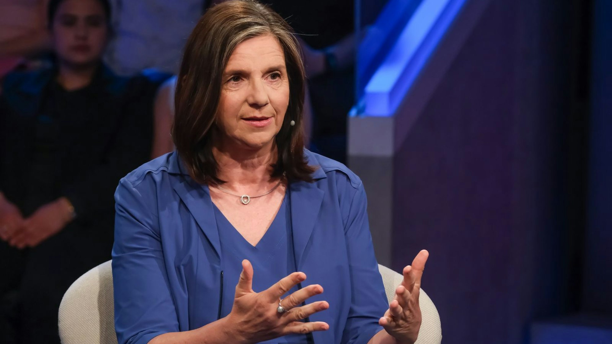 Katrin Göring-Eckardt disktutierte in dem ARD-Talk mit Wolfram Weimer über Meinungs- und Kulturfreiheit. (Bild: WDR/Oliver Ziebe)
