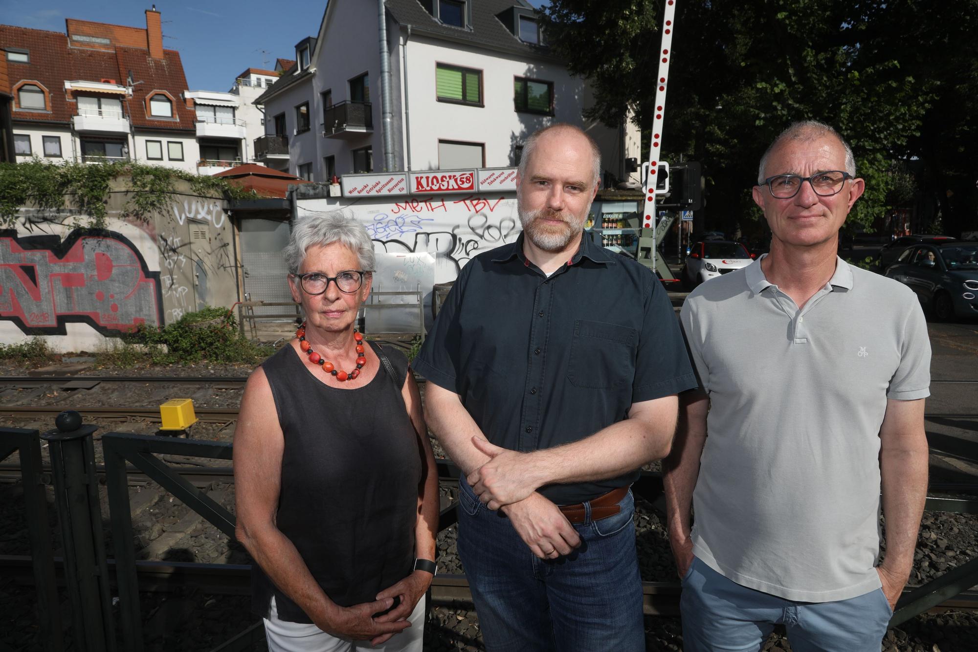 Anwohner und CDU-Mitglieder Renate Schäfer, Stephan Krüger und