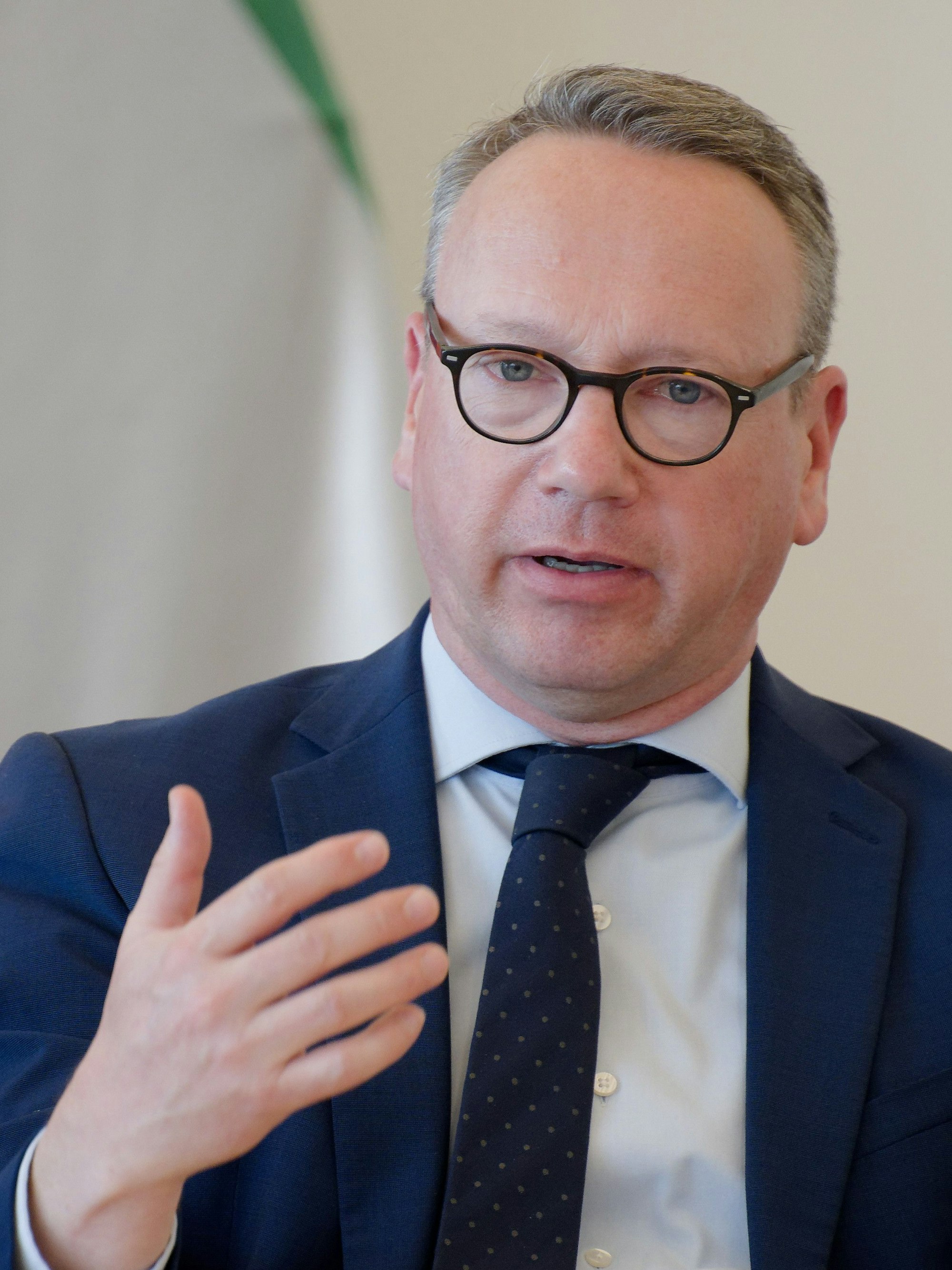 Benjamin Limbach, Minister der Justiz des Landes Nordrhein-Westfalen (Grüne) spricht bei einem Pressegespräch.