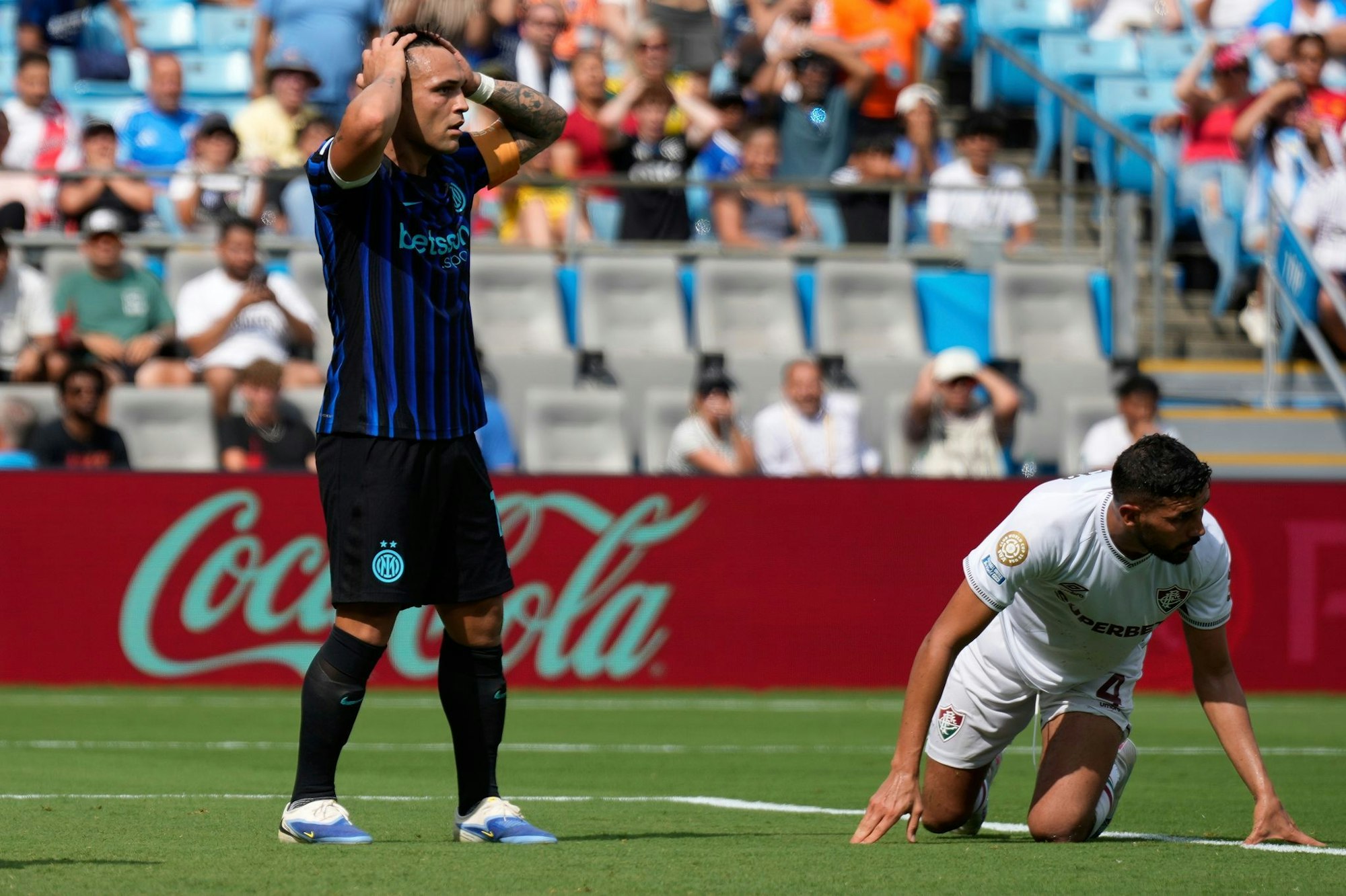 Inter-Kapitän Lautaro Martinez (links) verzweifelt im Achtelfinale gegen Fluminense.