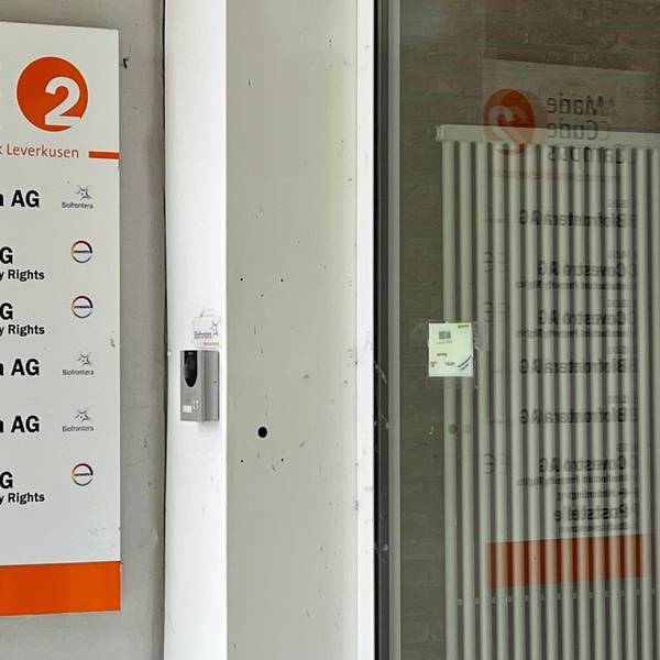 Türschild der Biofrontera-Verwaltung in Manfort