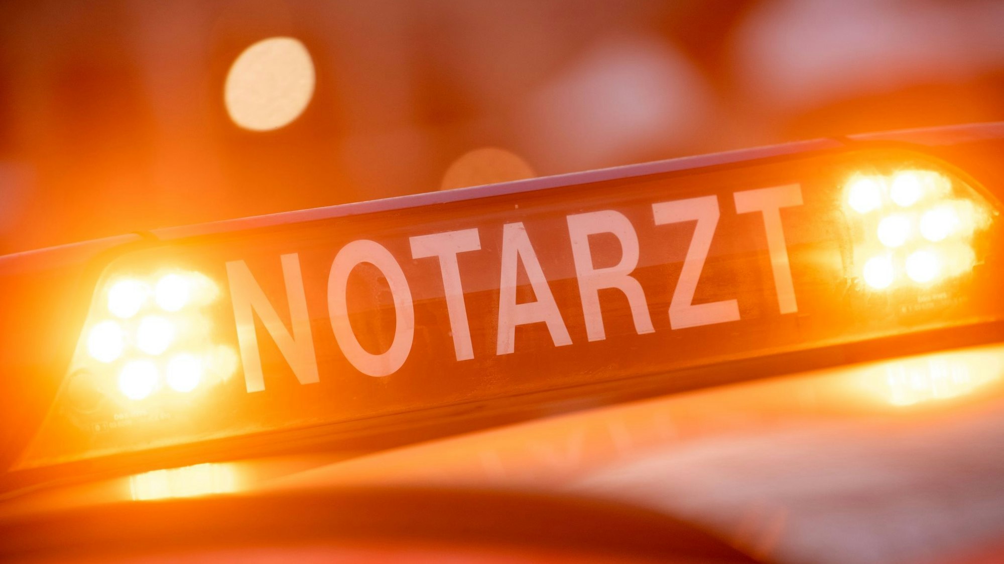 Eine 16-Jährige wurde auf der Autobahn angefahren. (Symbolbild)