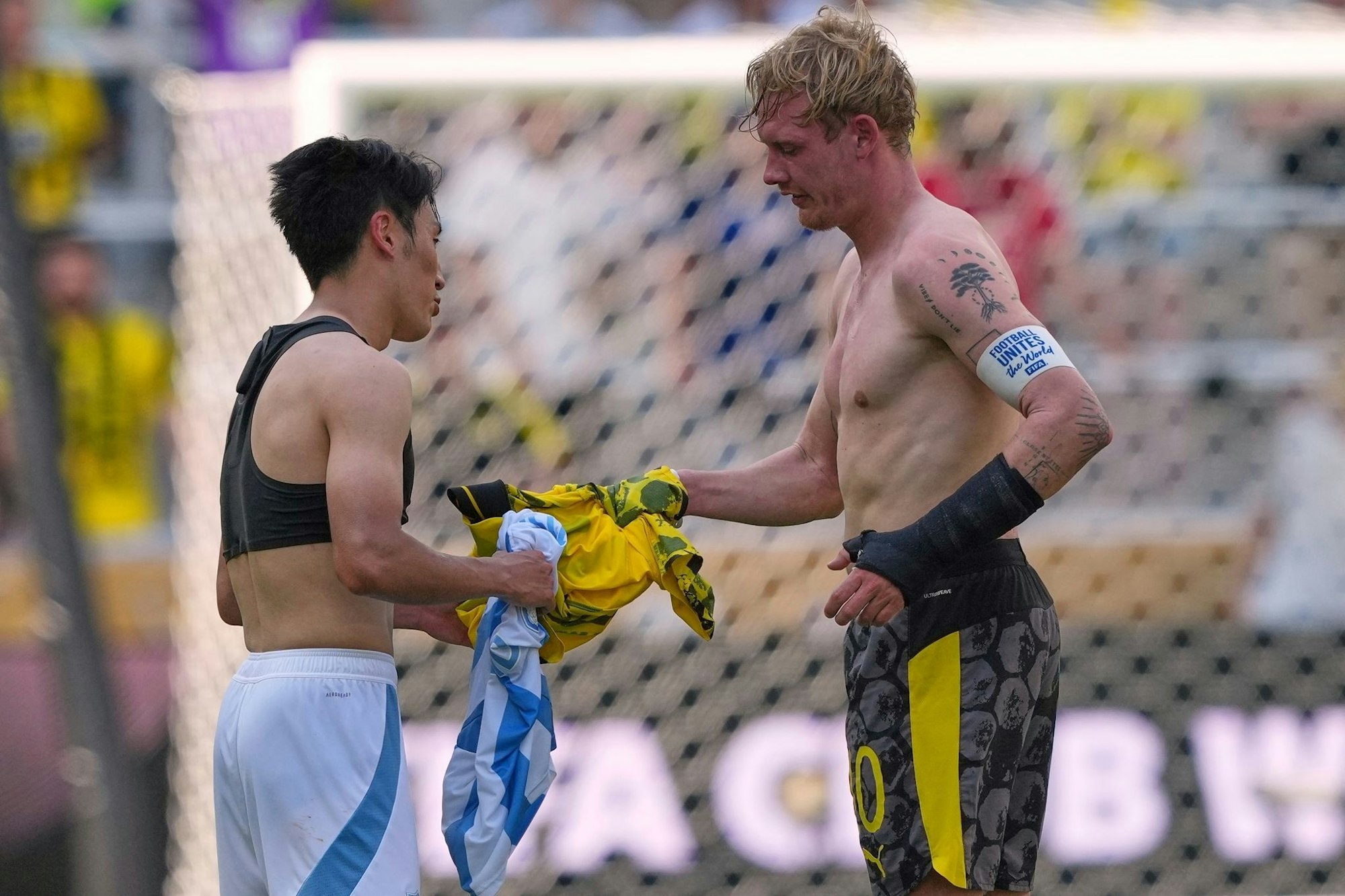 Julian Brandt muss einige Wochen mit einer Schiene am Arm spielen