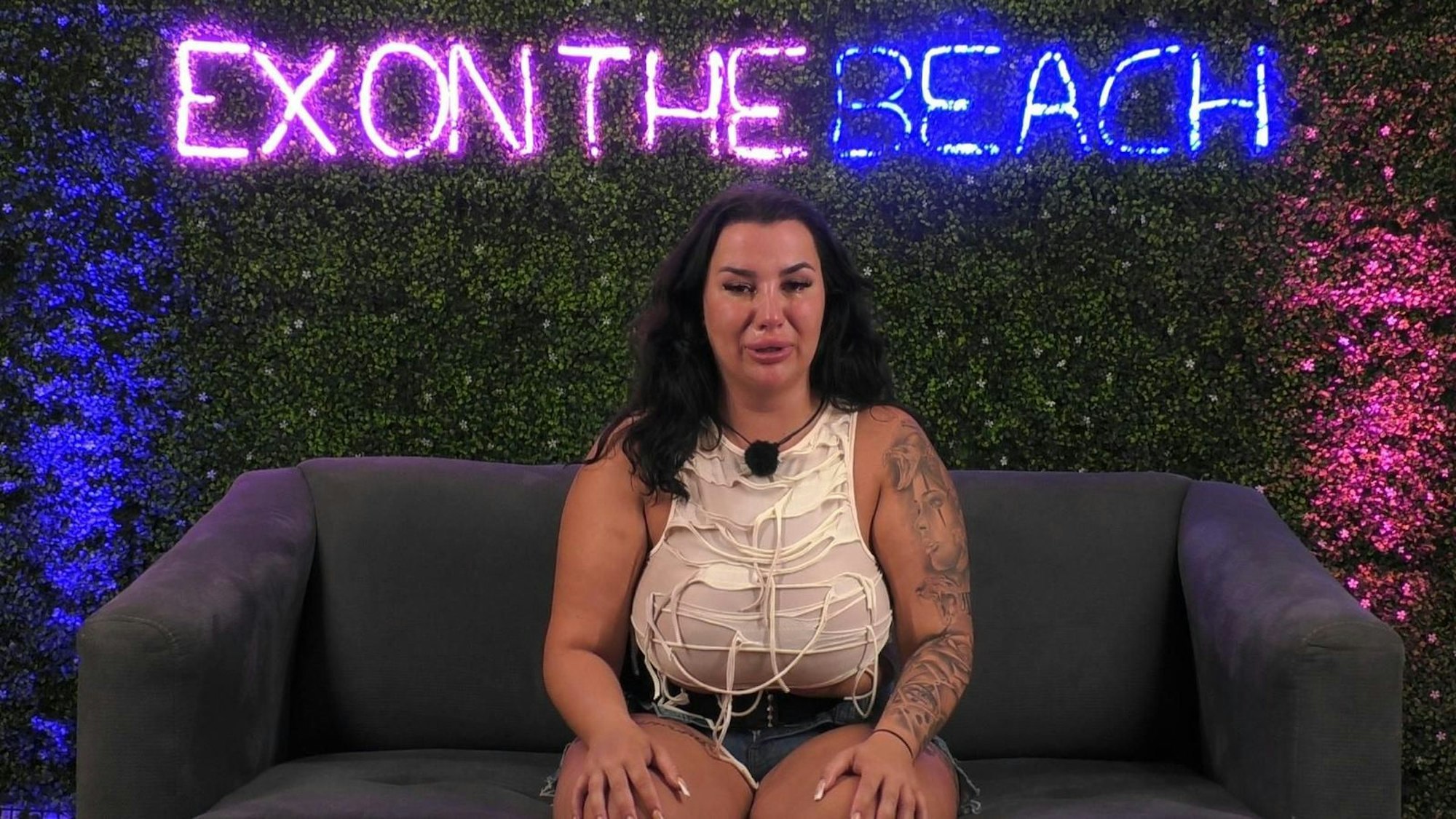 Kandidatin Sahel musste „Ex on the beach“ vorzeitig verlassen. Grund war eine Handgreiflichkeit. (Bild: RTL)