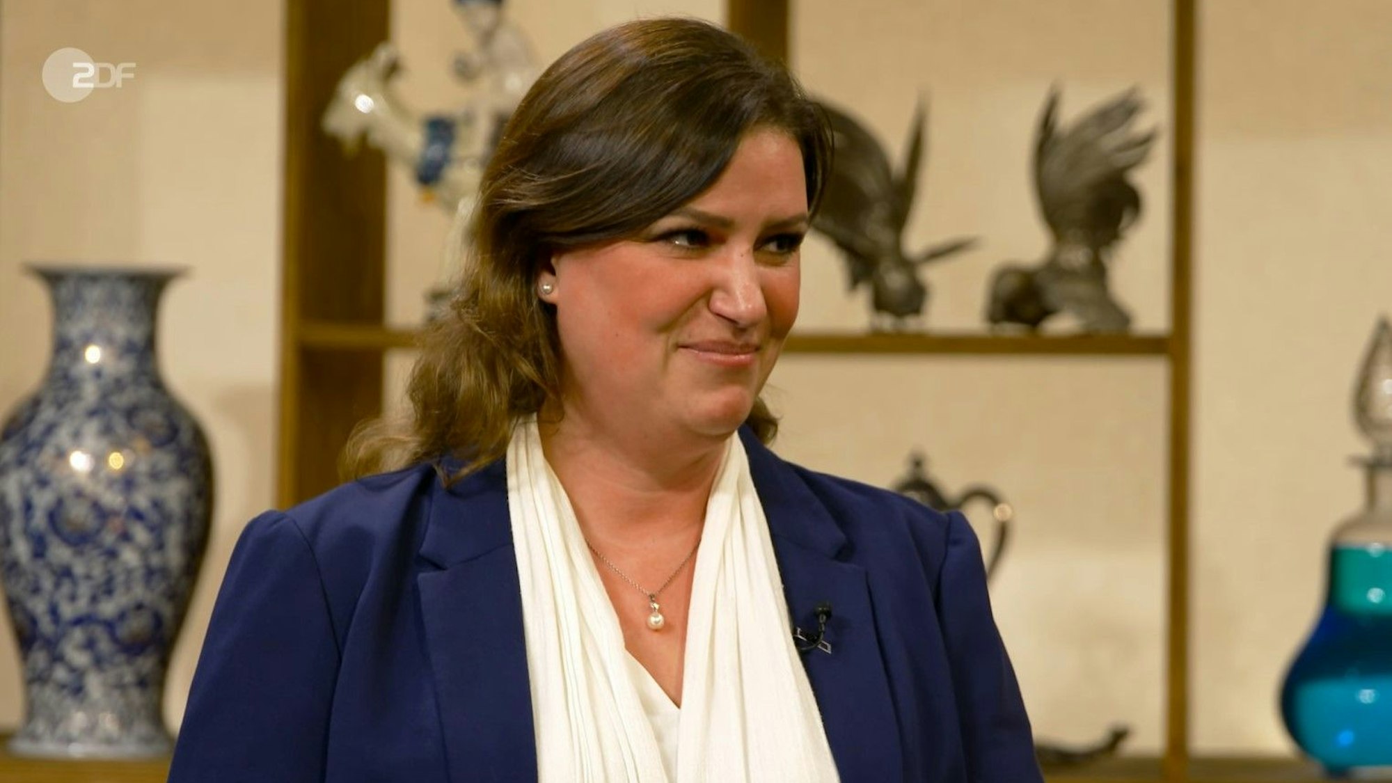 Für die Frau aus Neuss wurde es ein emotionaler Besuch bei „Bares für Rares“.