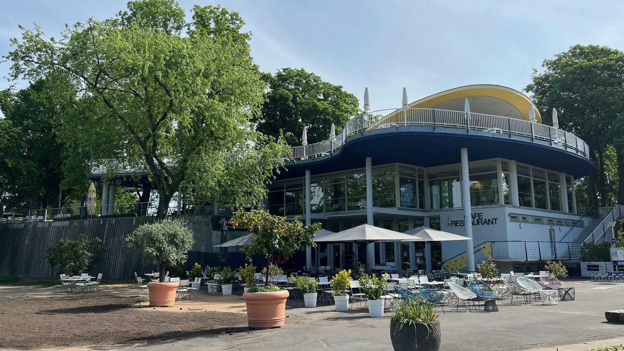 Das Rheinparkcafé.