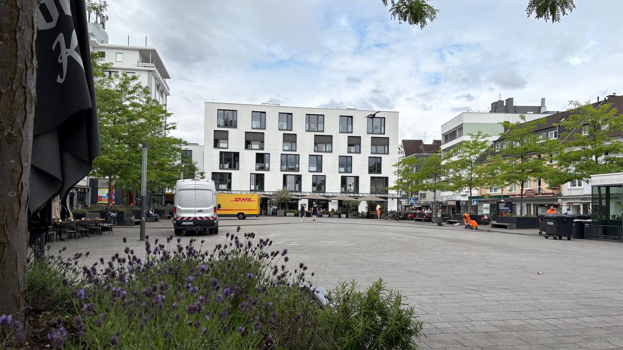 Der Maternusplatz in Rodenkirchen.