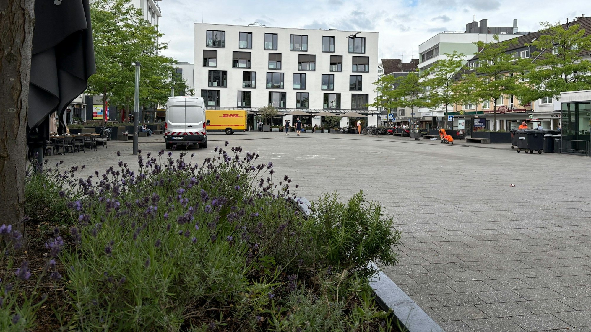 Der Maternusplatz in Rodenkirchen im Sommer 2025.