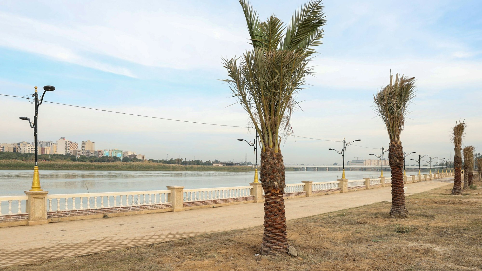 Blick auf die Ufer des Flusses Karun in Ahvaz.
