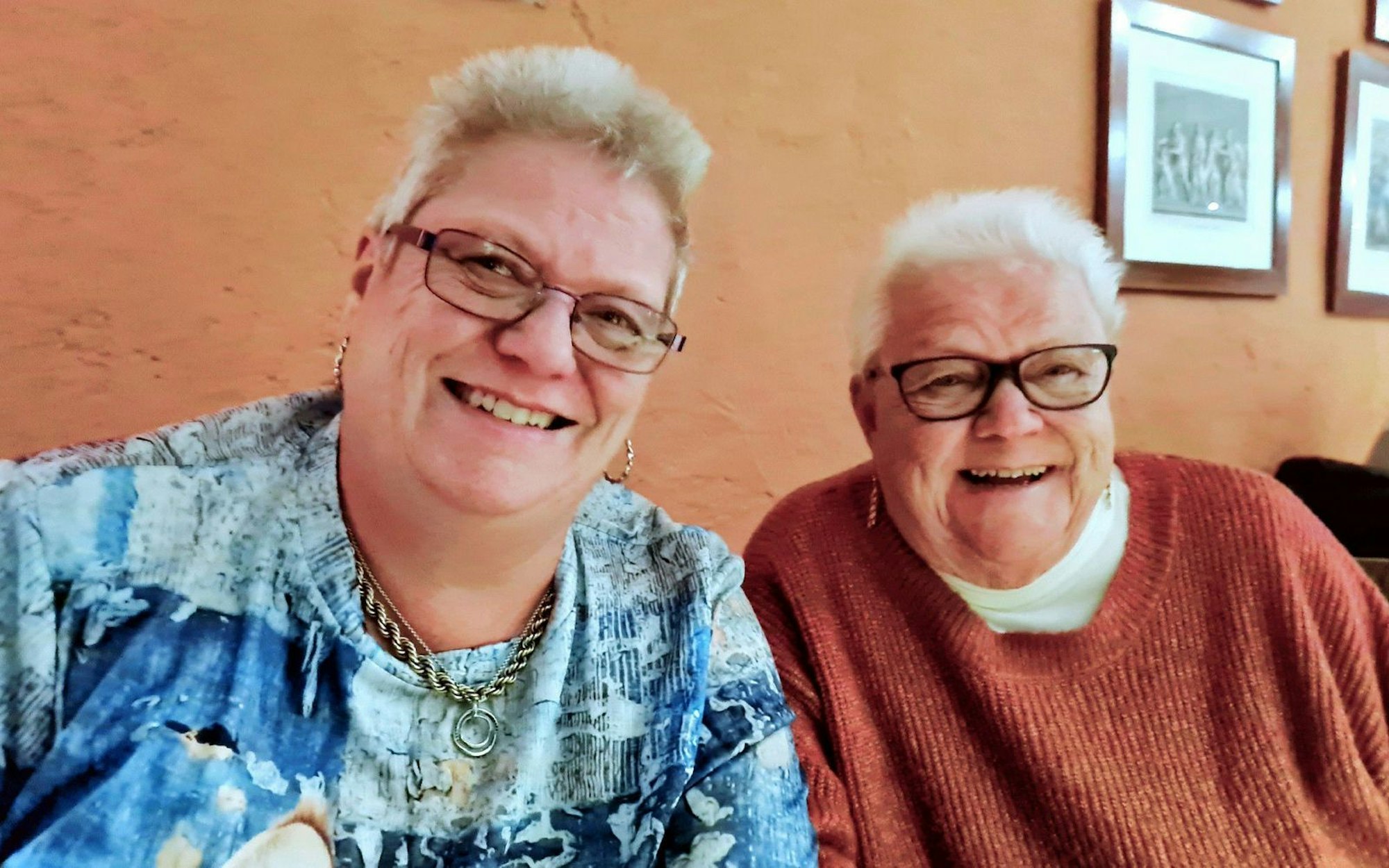 Anke „Hasi“ Leithäuser (links) und ihre Mutter Gisela wurden durch das VOX-Format „Goodbye Deutschland“ bekannt. (Bild: RTL / Flamingo Pictures)