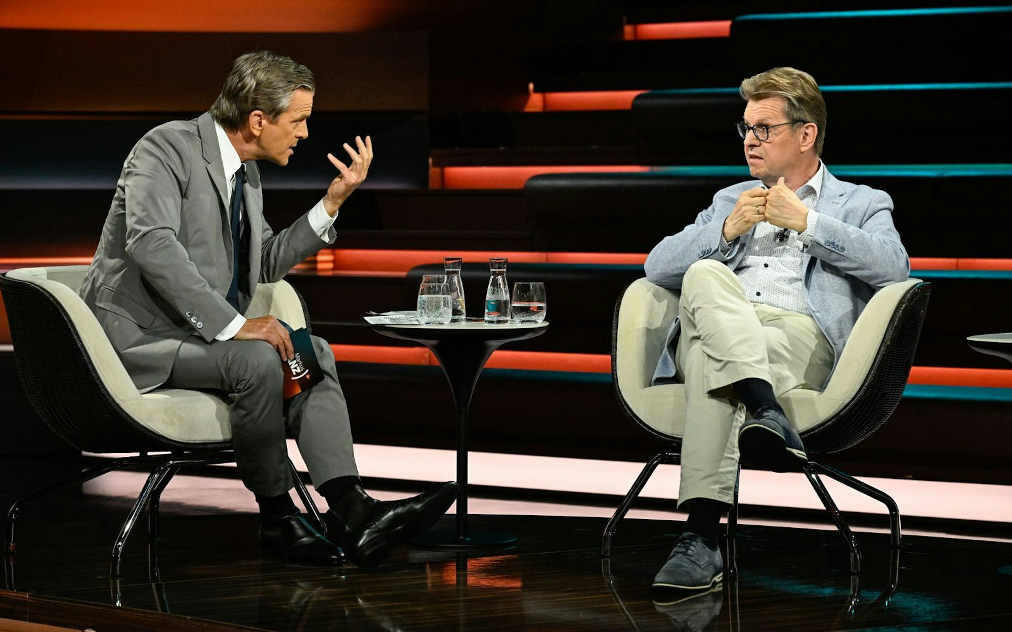 „Das ist doch schlimm“, war Markus Lanz (links) angesichts Ralf Stegners Aussage baff. (Bild: ZDF / Markus Hertrich)