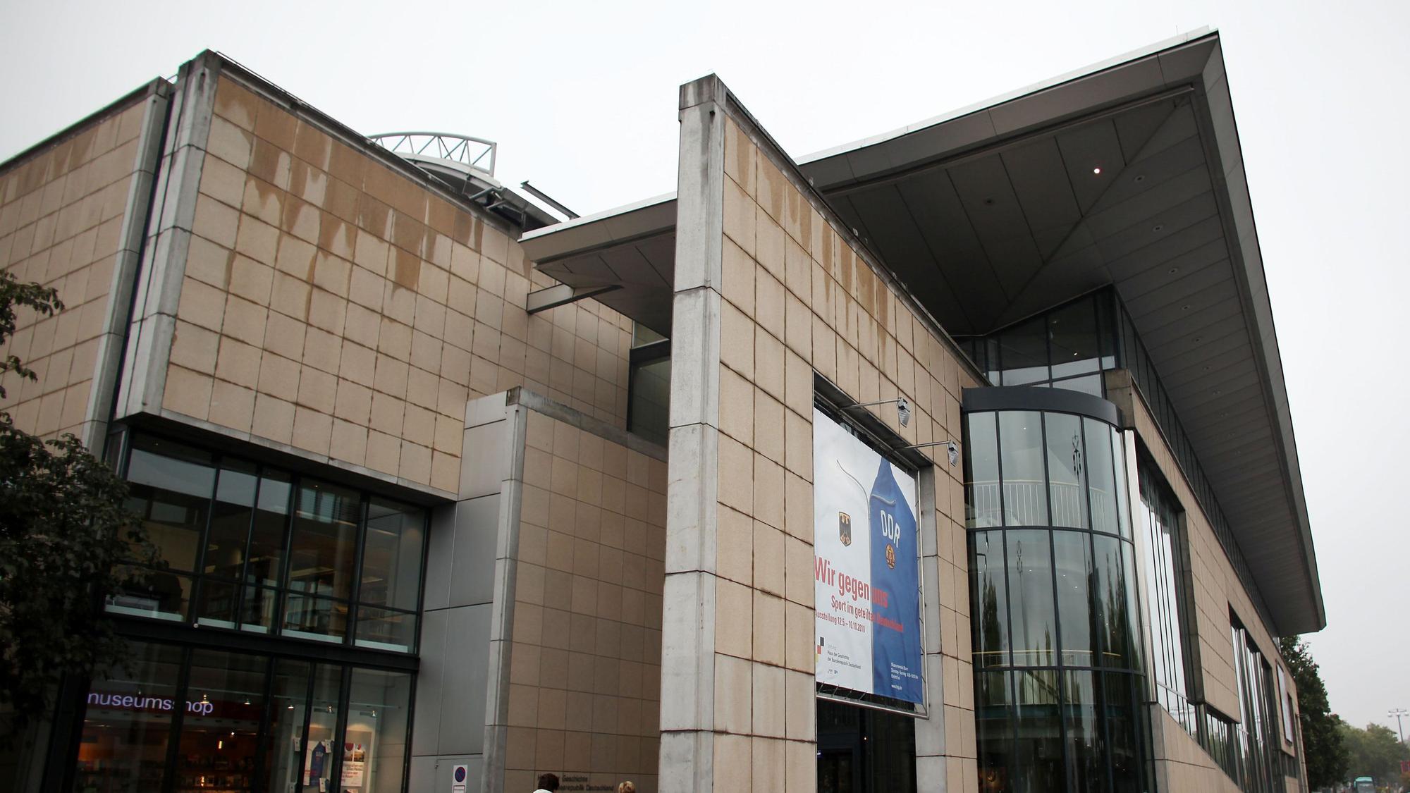 Das Bild zeigt das Haus der Geschichte in Bonn. Foto: Oliver Berg dpa/