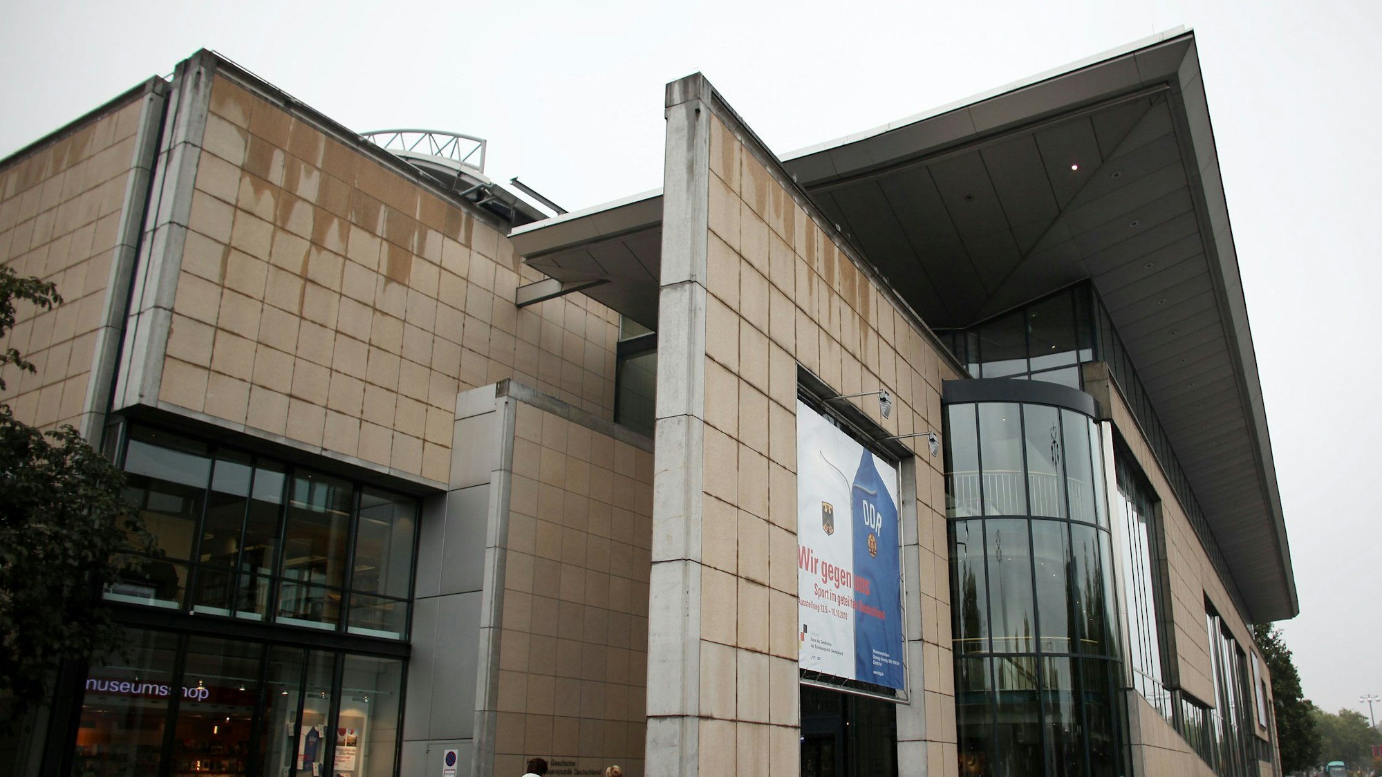 Das Bild zeigt das Haus der Geschichte in Bonn. Foto: Oliver Berg dpa/