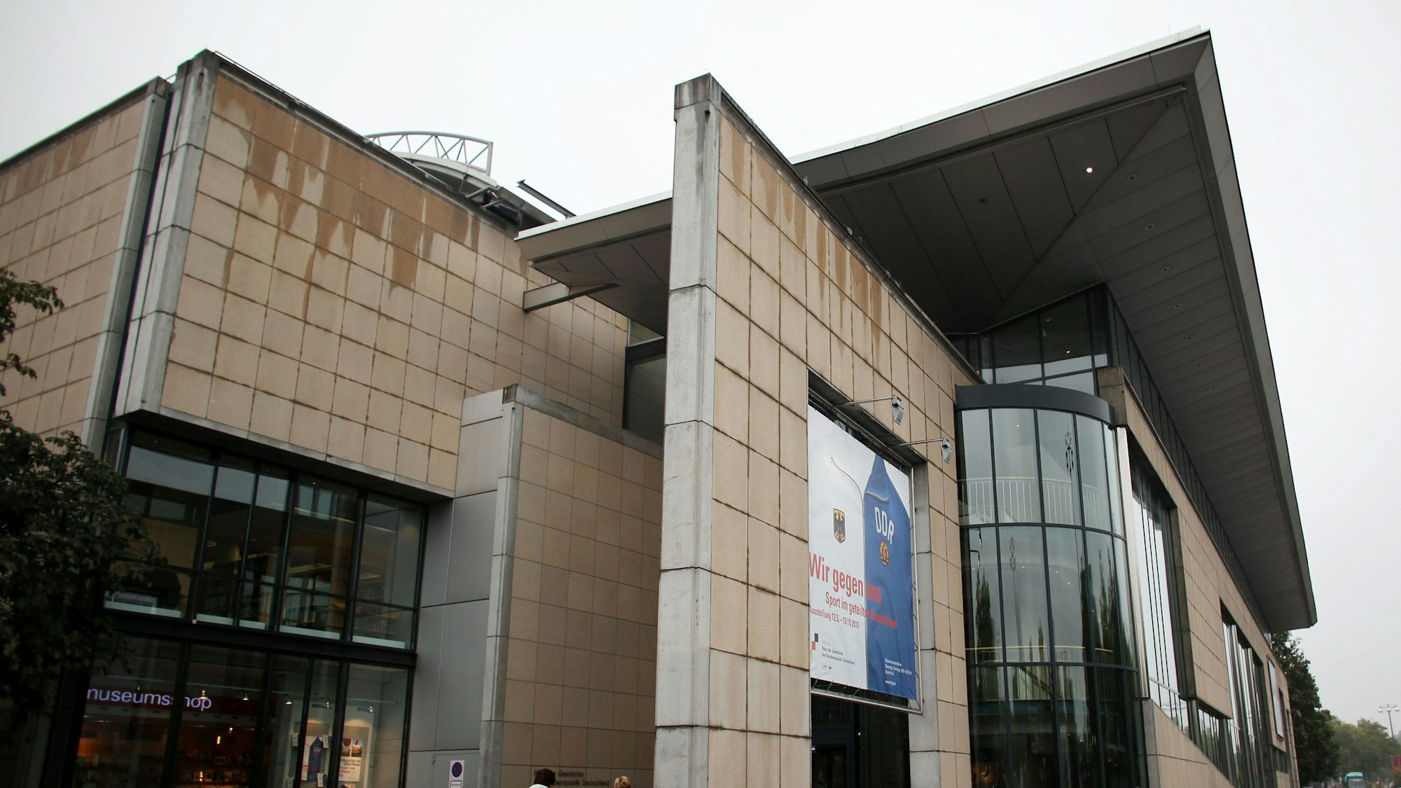 Das Bild zeigt das Haus der Geschichte in Bonn. Foto: Oliver Berg dpa/