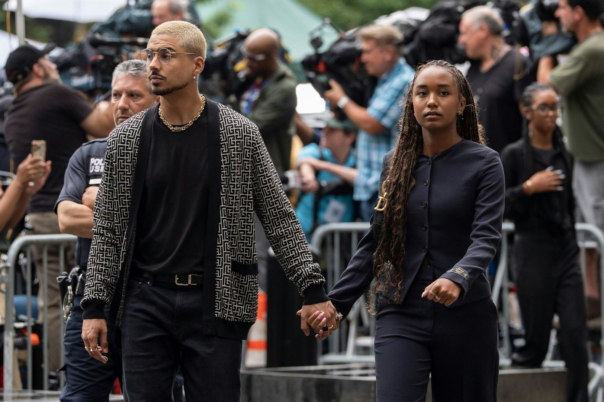 Chance Combs (rechts) und Quincy Brown (links), Tochter und Sohn von Sean "Diddy" Combs, kommen in New York am Gericht an.
