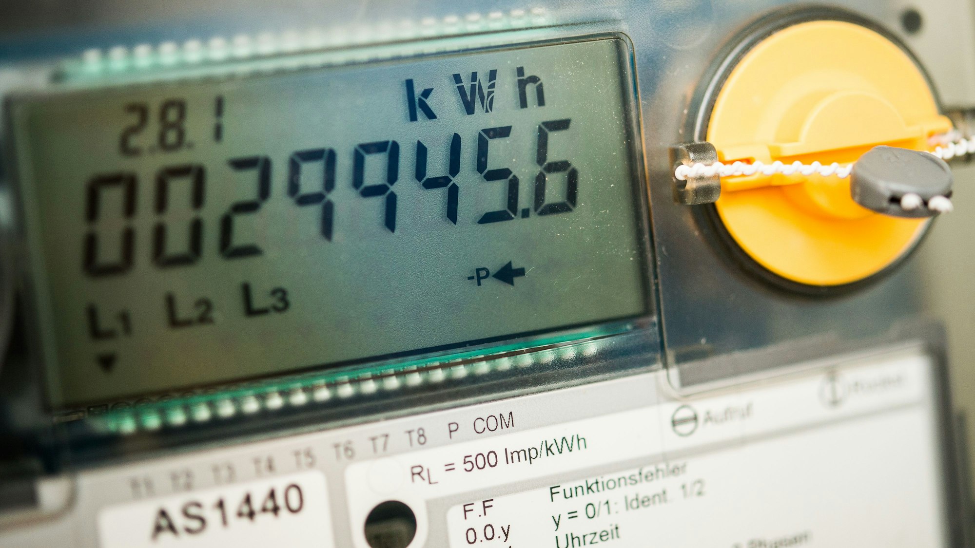 Ein Stromzähler in einem privaten Haushalt.