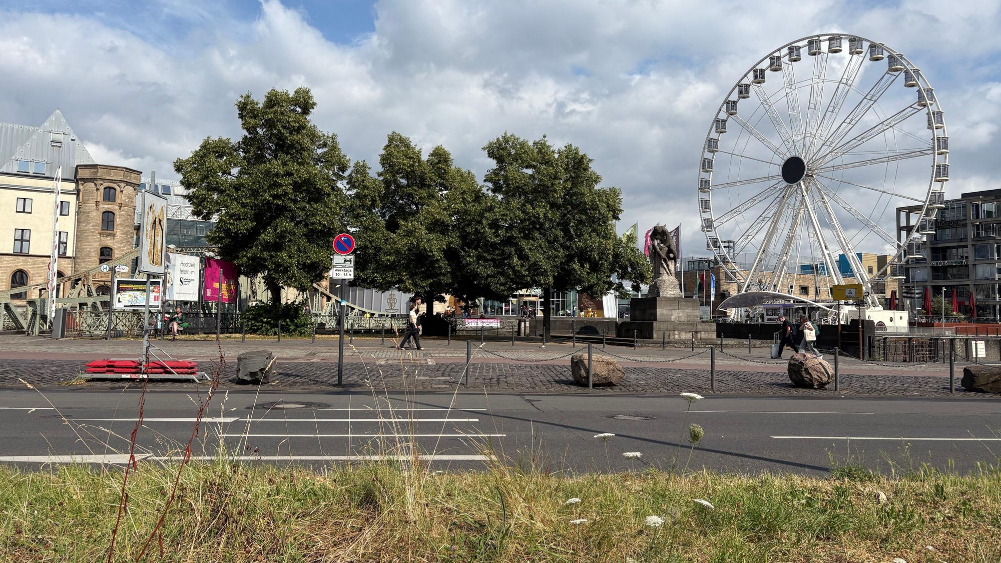 Das Schokoladenmuseum mit Riesenrad davor. (Archivbild)