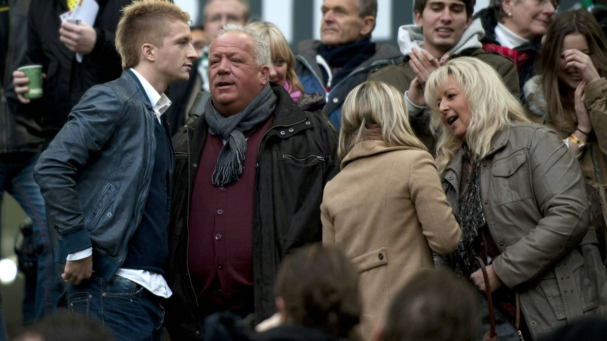 Marco Reus 2012 mit seinen Eltern Thomas und Mutter Manuela (r.)