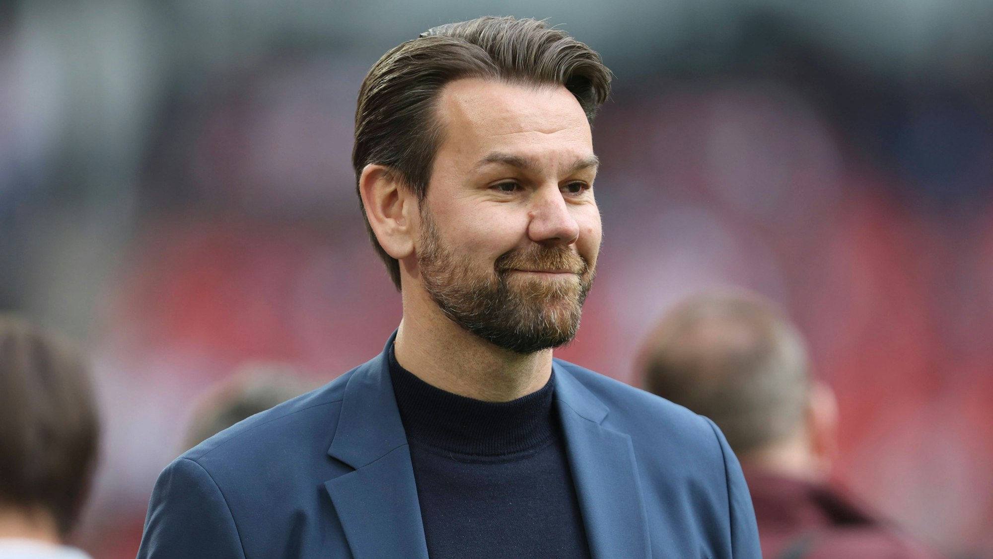 Das Bild zeigt den FC-Sportdirektor Thomas Kessler. Foto: Oliver Kaelke/IMAGO / DeFodi Images