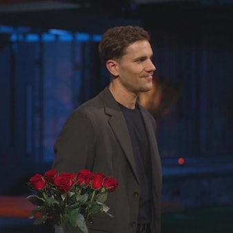 Martin Braun aus Troisdorf (l.) lässt in der RTL-Datingshow „Die Bachelors“ bislang nichts anbrennen. Hier steht er bei der Rosenvergabe neben dem zweiten „Bachelor“ im Bunde, Felix Stein.