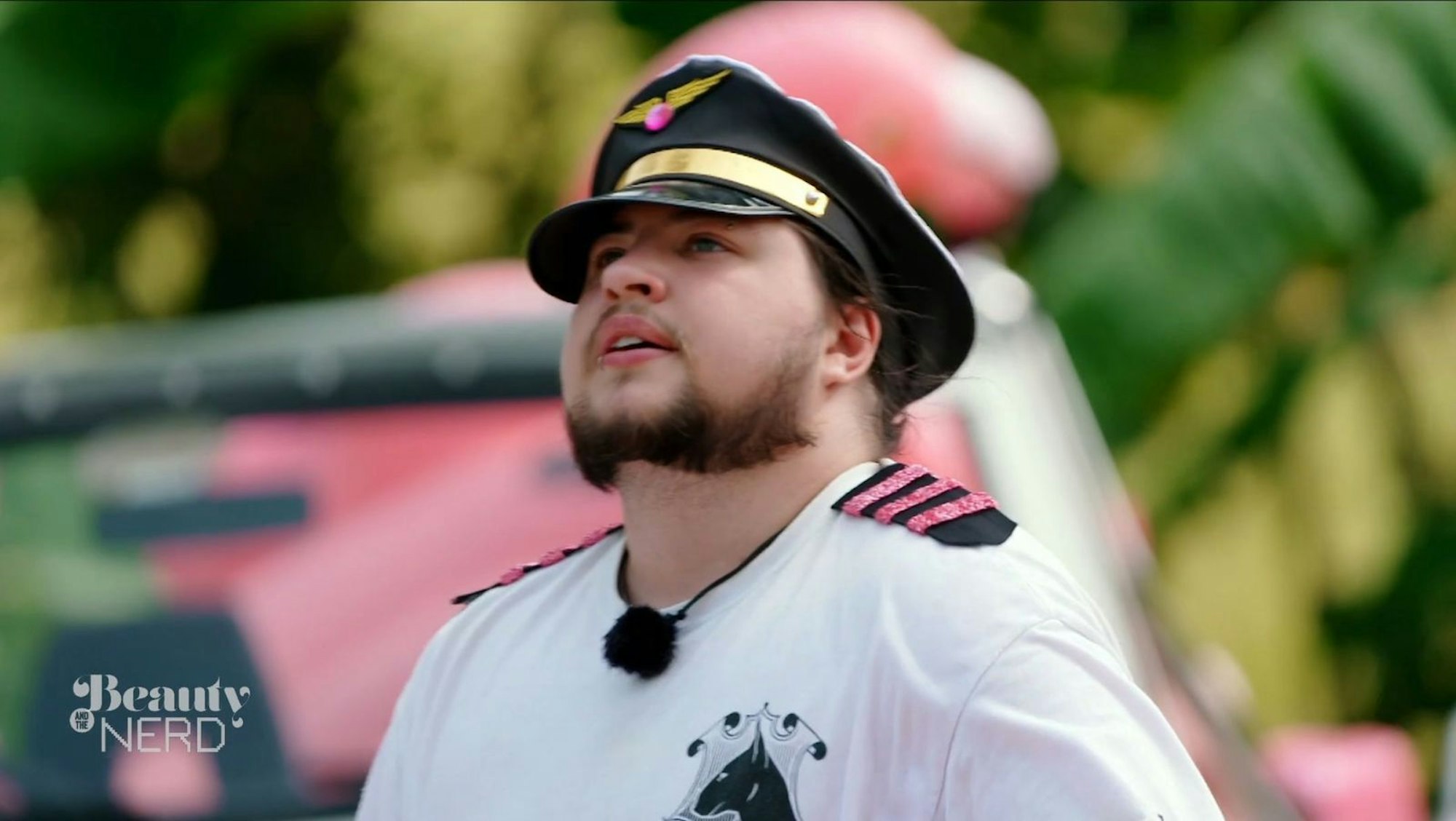 Aaron verzweifelt immer mehr an seiner Teampartnerin Elsa: „Es ist schon ziemlich frustrierend, dass man eine Person hat, die halt leider nicht so viel Bildung genossen hat.“ (Bild: Joyn)