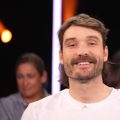 Portrait von Rick Zabel bei einem Talkshow-Auftritt