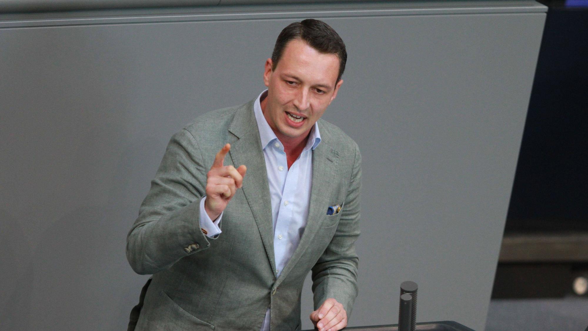 Matthias Helferich bei einer Debatte im Bundestag