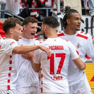 Die FC-Profis spielen nach dem Bundesliga-Aufstieg in neuem Gewand.