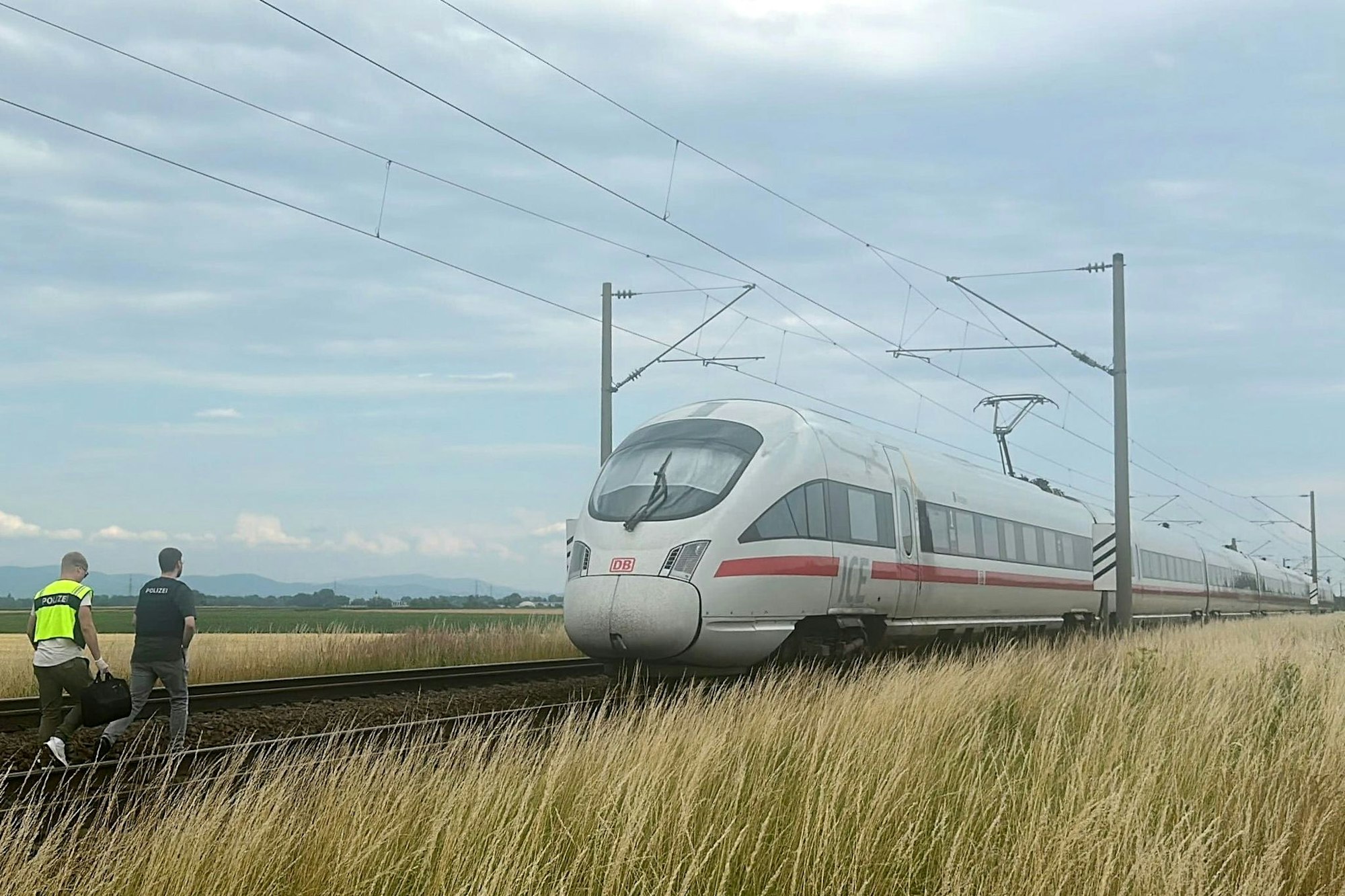 Der Zug blieb auf offener Strecke in Niederbayern stehen.