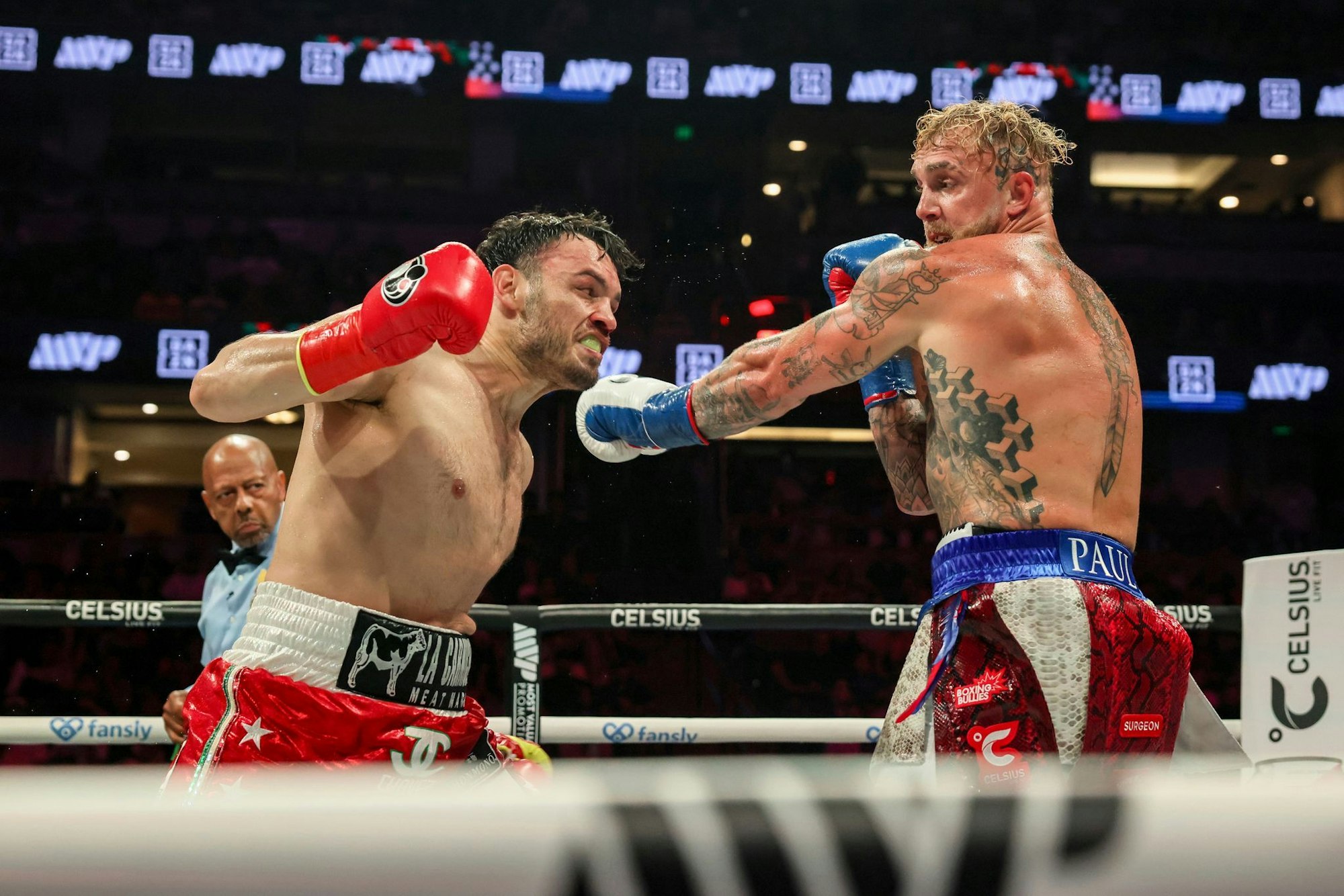 Profiboxer Julio César Chávez Jr. (l) hat großen Ärger.