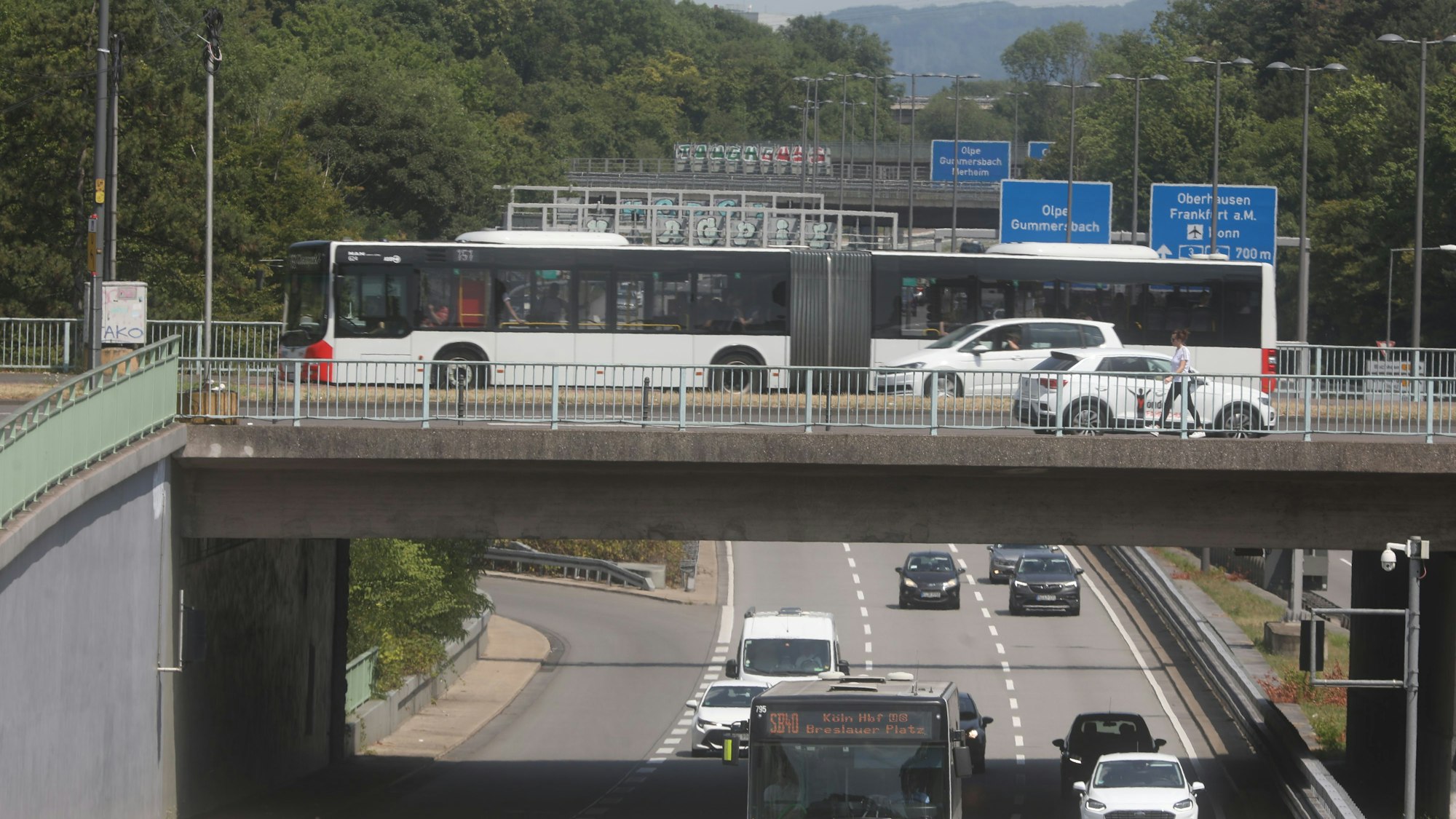 Die Brücke der Frankfurter Straße über die B55A (Stadtautobahn)
