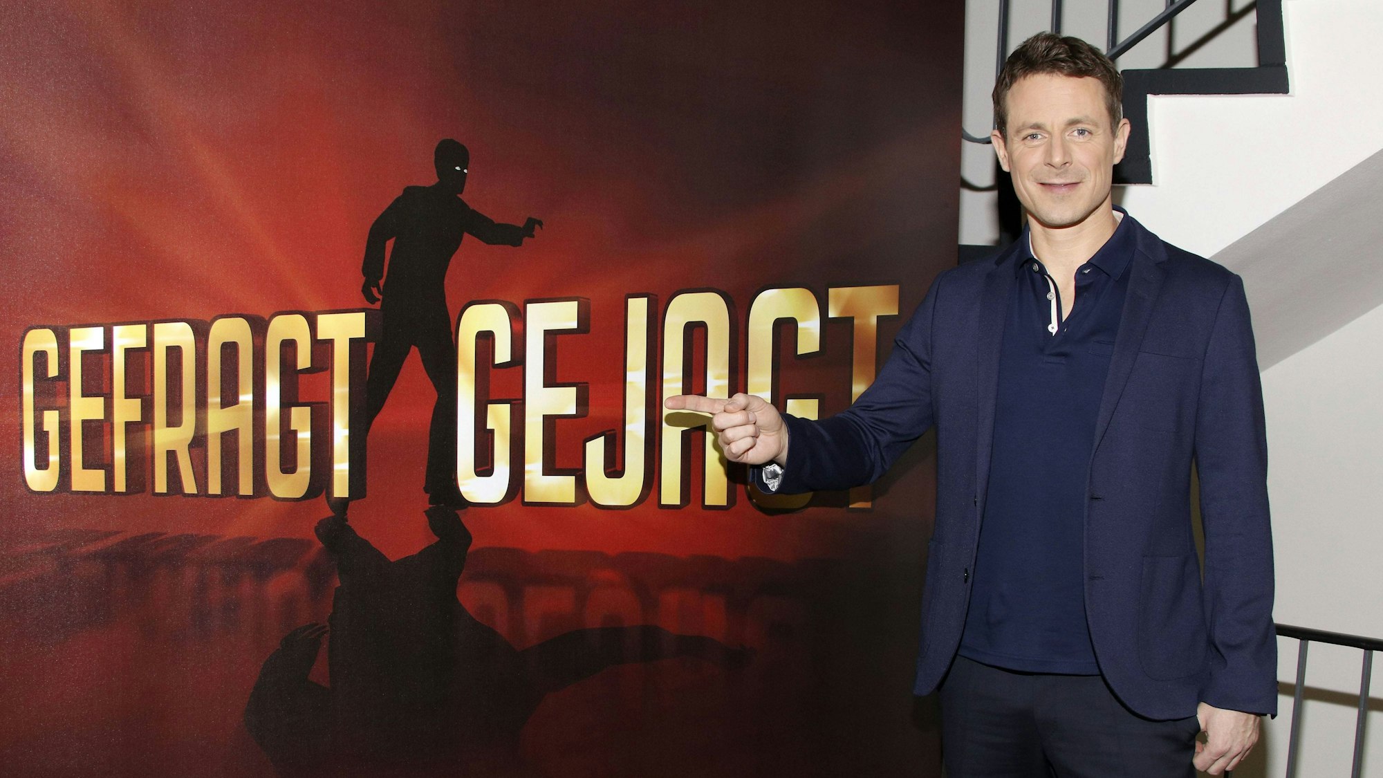 Alexander Bommes stellt in der ARD-Quizshow „Gefragt - Gejagt“ die Fragen.