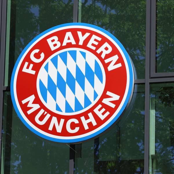 Bei einem Nachwuchs-Trainingscamp des FC Bayern ist ein Trainer gestorben.