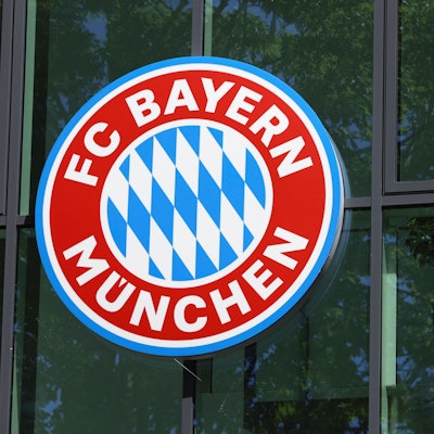 Bei einem Nachwuchs-Trainingscamp des FC Bayern ist ein Trainer gestorben.