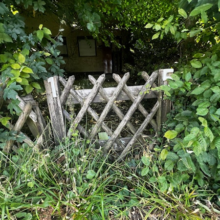 Hausnummer 15, mit etwas gutem Willen kann man sie am Haus von Benedikt Rees erkennen, dennoch bekam er ein Ordnungsgeld.