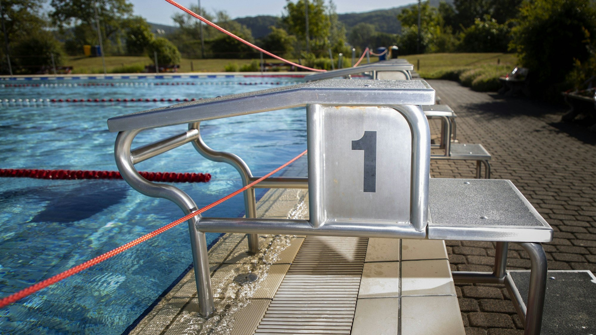 Ein Startblock in einem Freibad in Bonn.