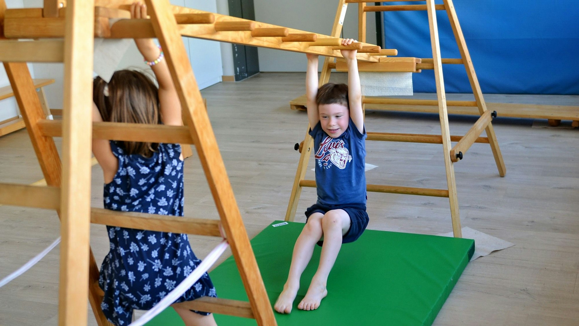 28.06.2025 In der hauseigenen Turnhalle durften sich die kleinen Besucher am Tag der offenen Tür nach Herzenslust austoben.