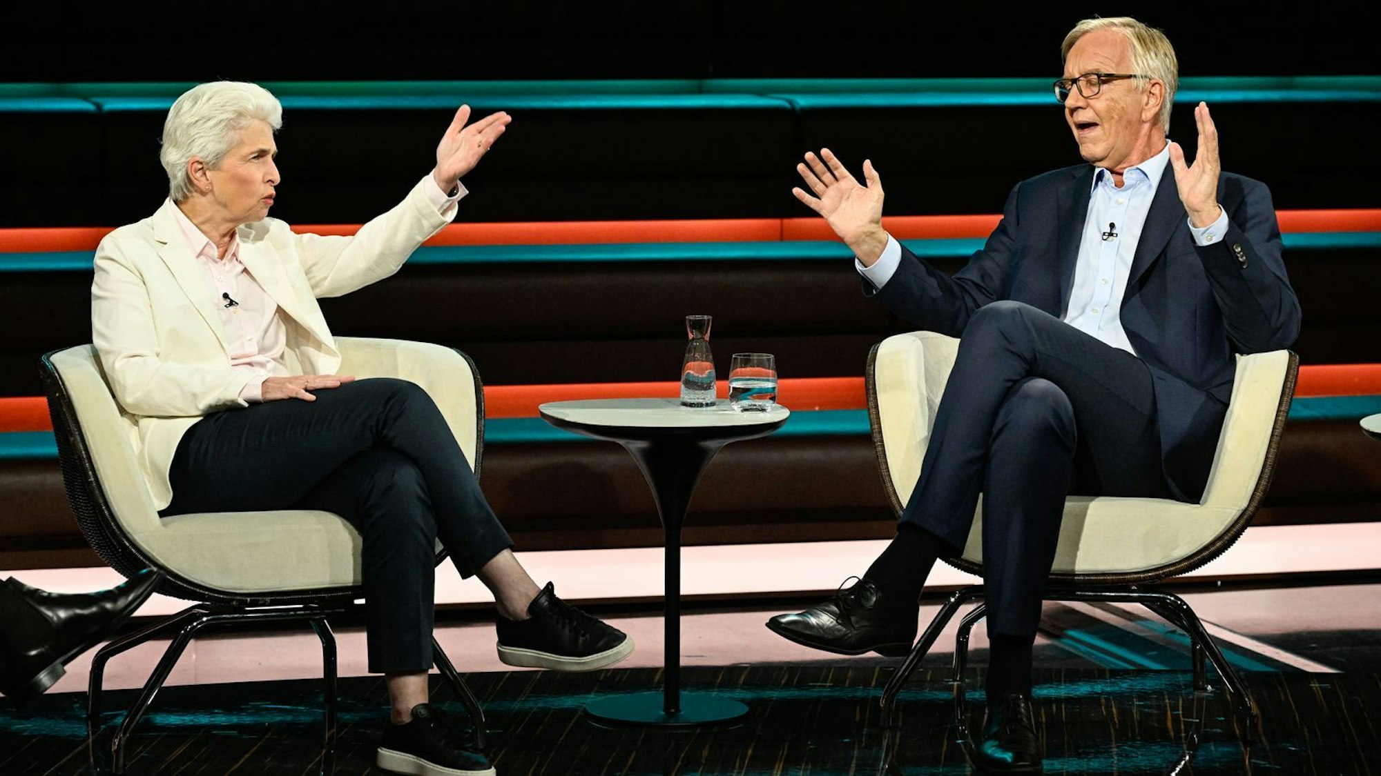 Im Streitgespräch mit Linken-Politiker Dietmar Bartsch konnte Marie-Agnes Strack-Zimmermann kaum an sich halten. (Bild: ZDF / Markus Hertrich)