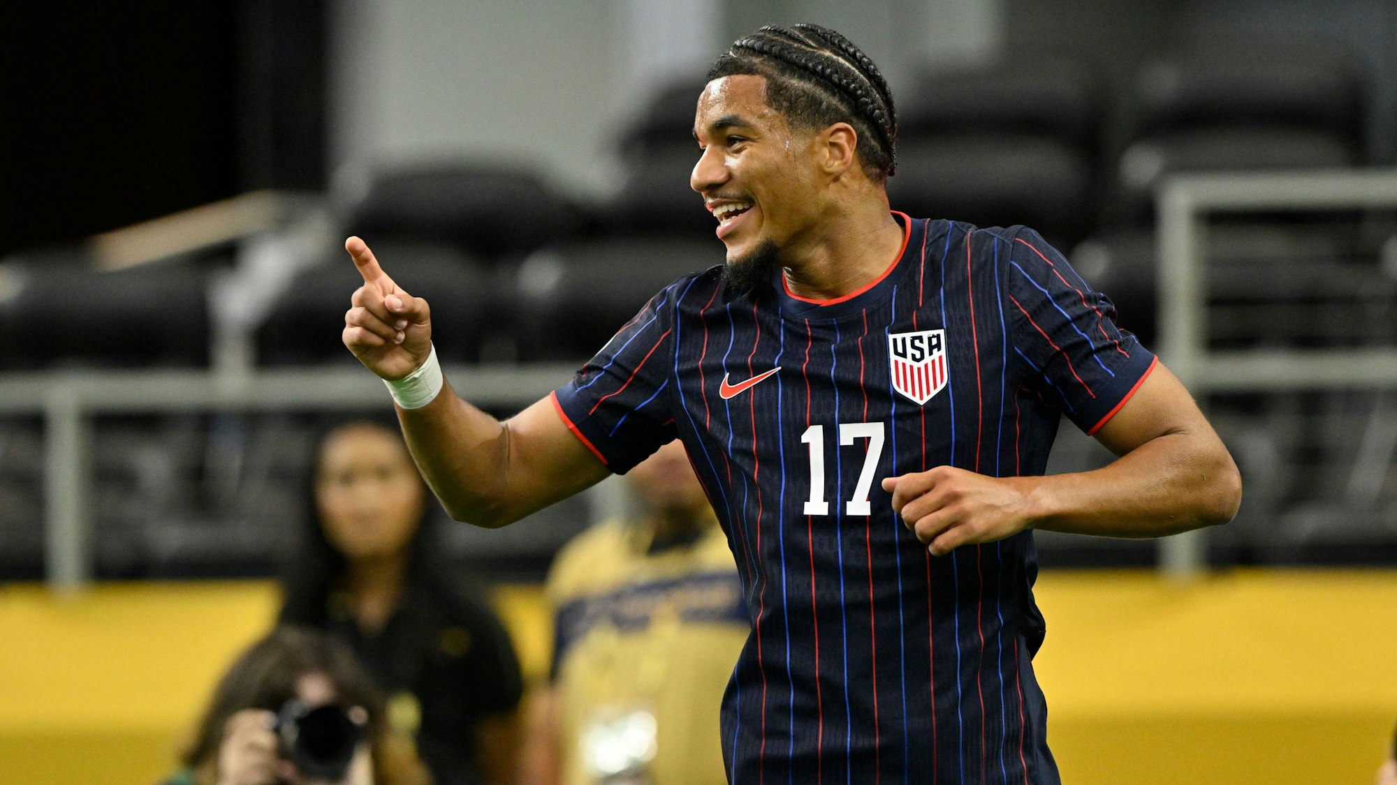 Soccer: Concacaf Gold Cup-Group Stage-Haiti at USA Jun 22, 2025 Arlington, Texas, USA United States of America forward Malik Tillman 17 celebrates scoring during the first half against Haiti during a group stage match of the 2025 Gold Cup at AT&T Stadium. Arlington AT&T Stadium Texas USA, EDITORIAL USE ONLY PUBLICATIONxINxGERxSUIxAUTxONLY Copyright: xJeromexMironx 20250622_ams_an4_0373