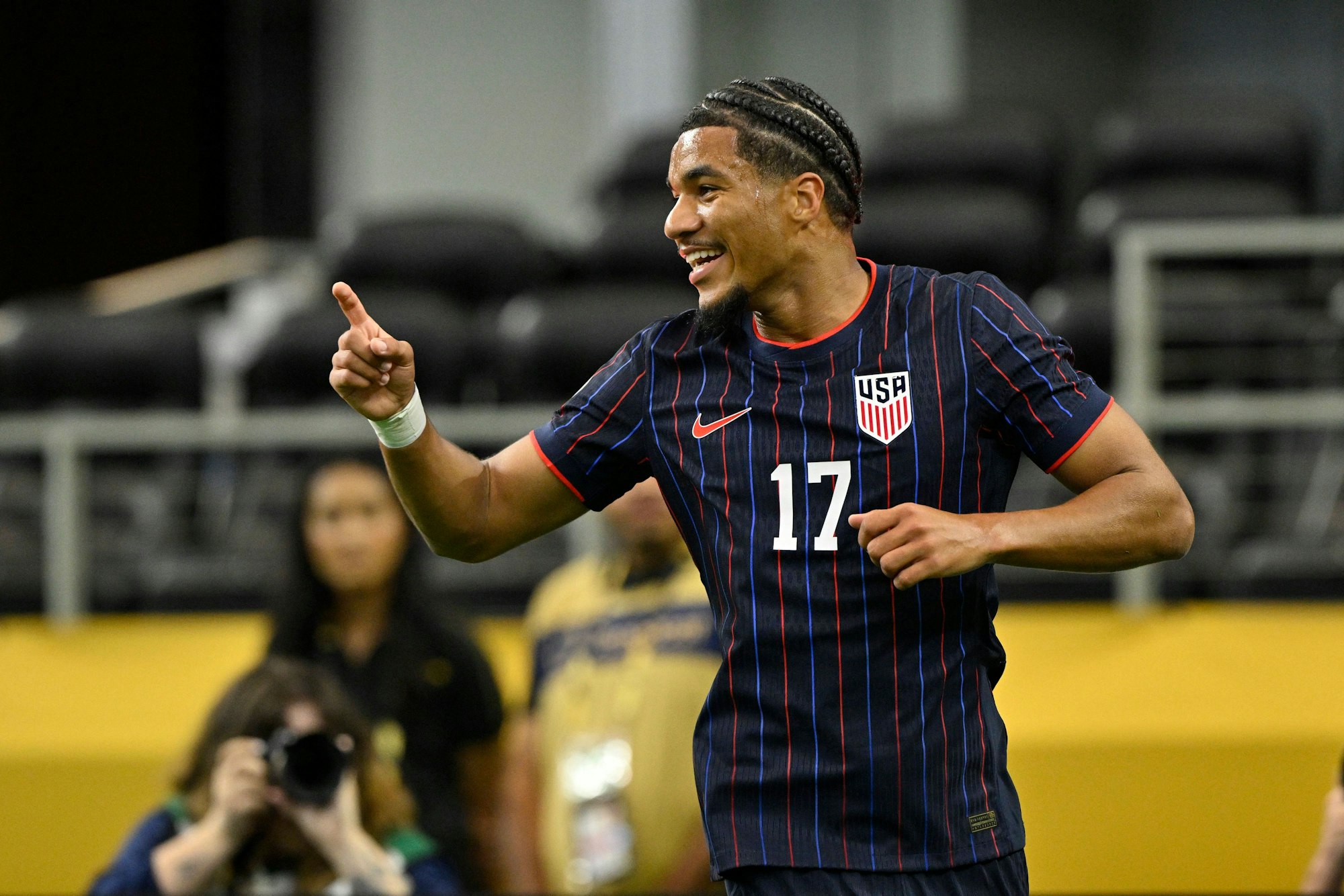 Soccer: Concacaf Gold Cup-Group Stage-Haiti at USA Jun 22, 2025 Arlington, Texas, USA United States of America forward Malik Tillman 17 celebrates scoring during the first half against Haiti during a group stage match of the 2025 Gold Cup at AT&T Stadium. Arlington AT&T Stadium Texas USA, EDITORIAL USE ONLY PUBLICATIONxINxGERxSUIxAUTxONLY Copyright: xJeromexMironx 20250622_ams_an4_0373
