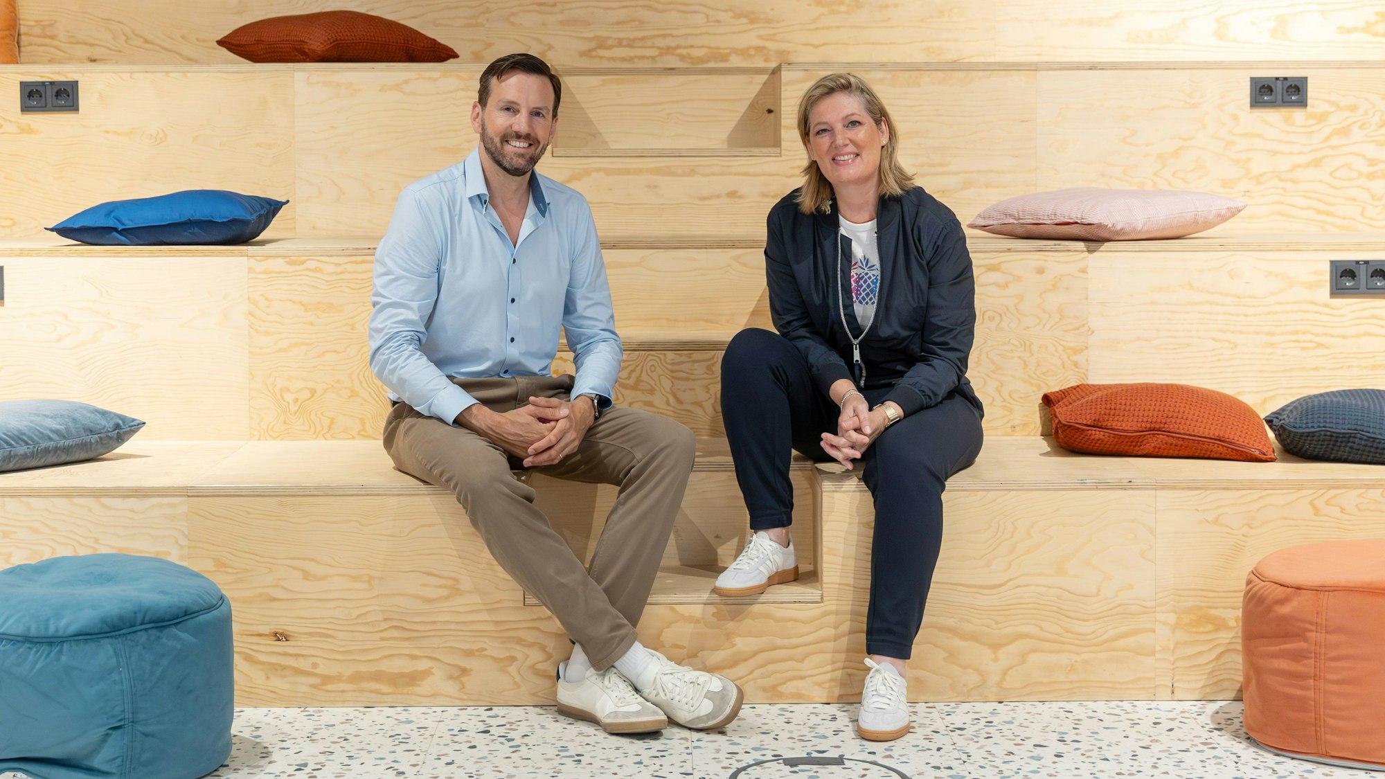 25.06.2025
Köln:
Fabian Tobias, Geschäftsführer von EndemolShine Germany und Ingrid Langheld, Geschäftsführerin von Banijay Media Germany
Foto: Martina Goyert
mgoyert@web.de