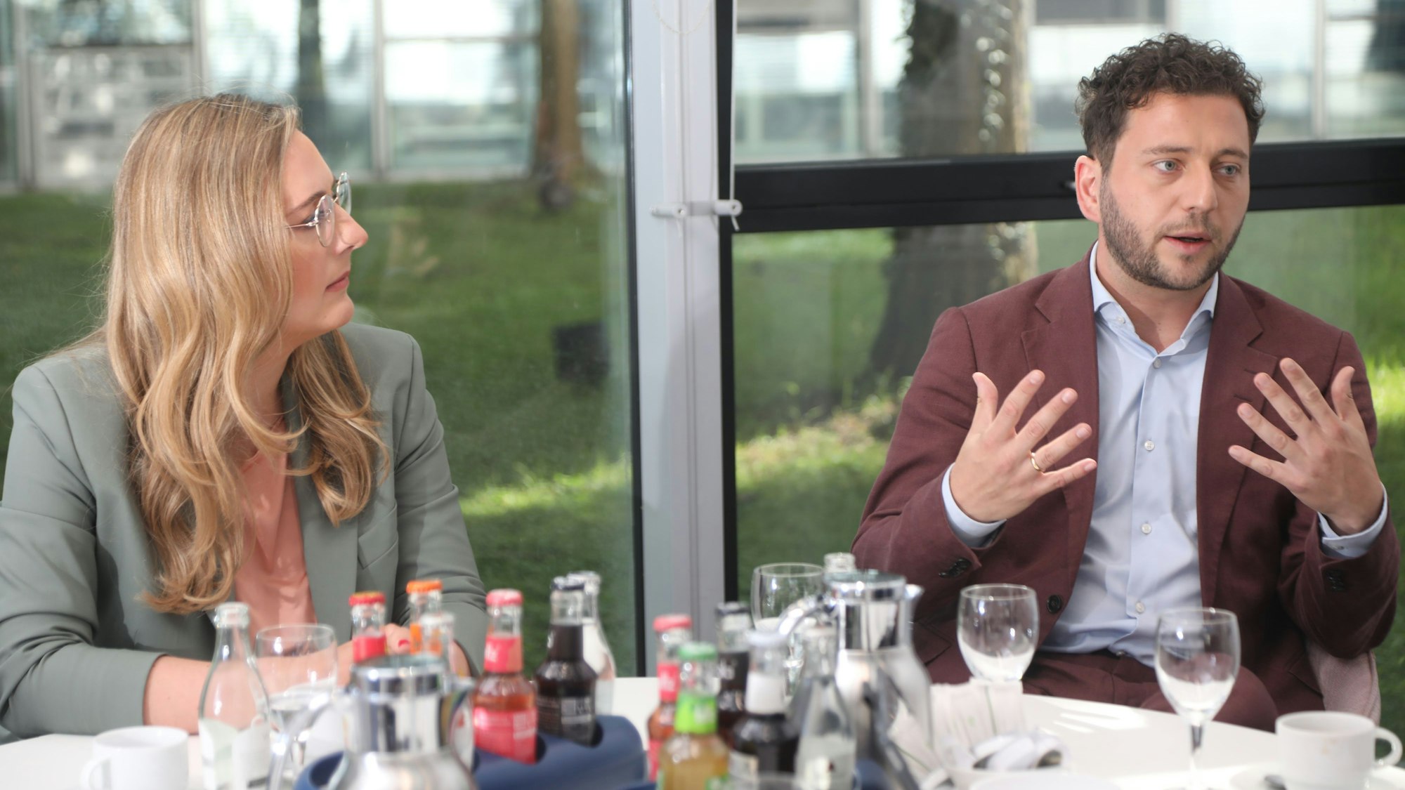 Doppelinterview mit den Politikern Felix Banaszak und Katharina Dröge (Bündnis 90/Die Grünen).