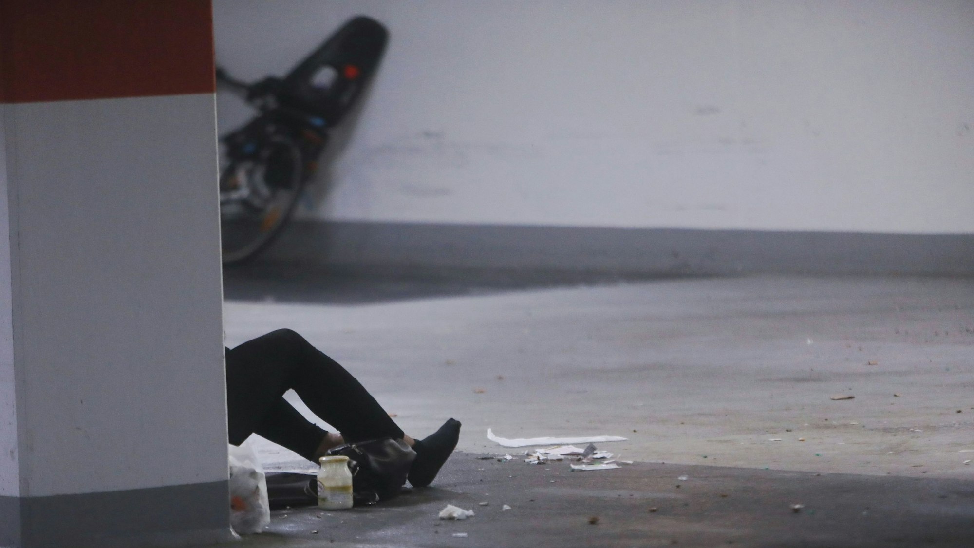 04.07.2025, Köln: Das Parkhaus Cäcilienstraße am Neumarkt. Die hygienischen Zustände zwingt den Betreiber eine Parkebene zu schließen. Foto: Arton Krasniqi