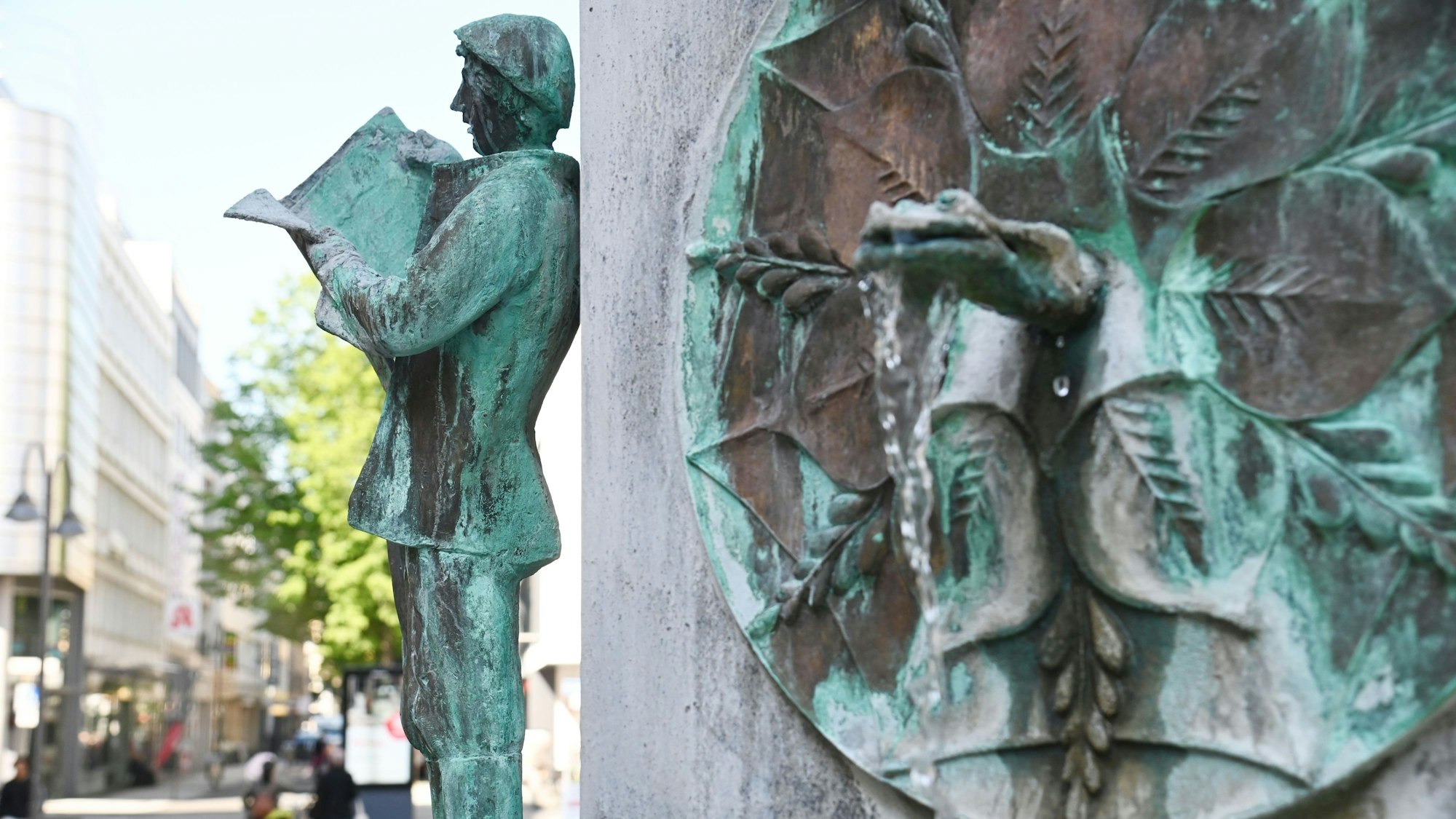 DuMont-Brunnen auf der Breite Straße.