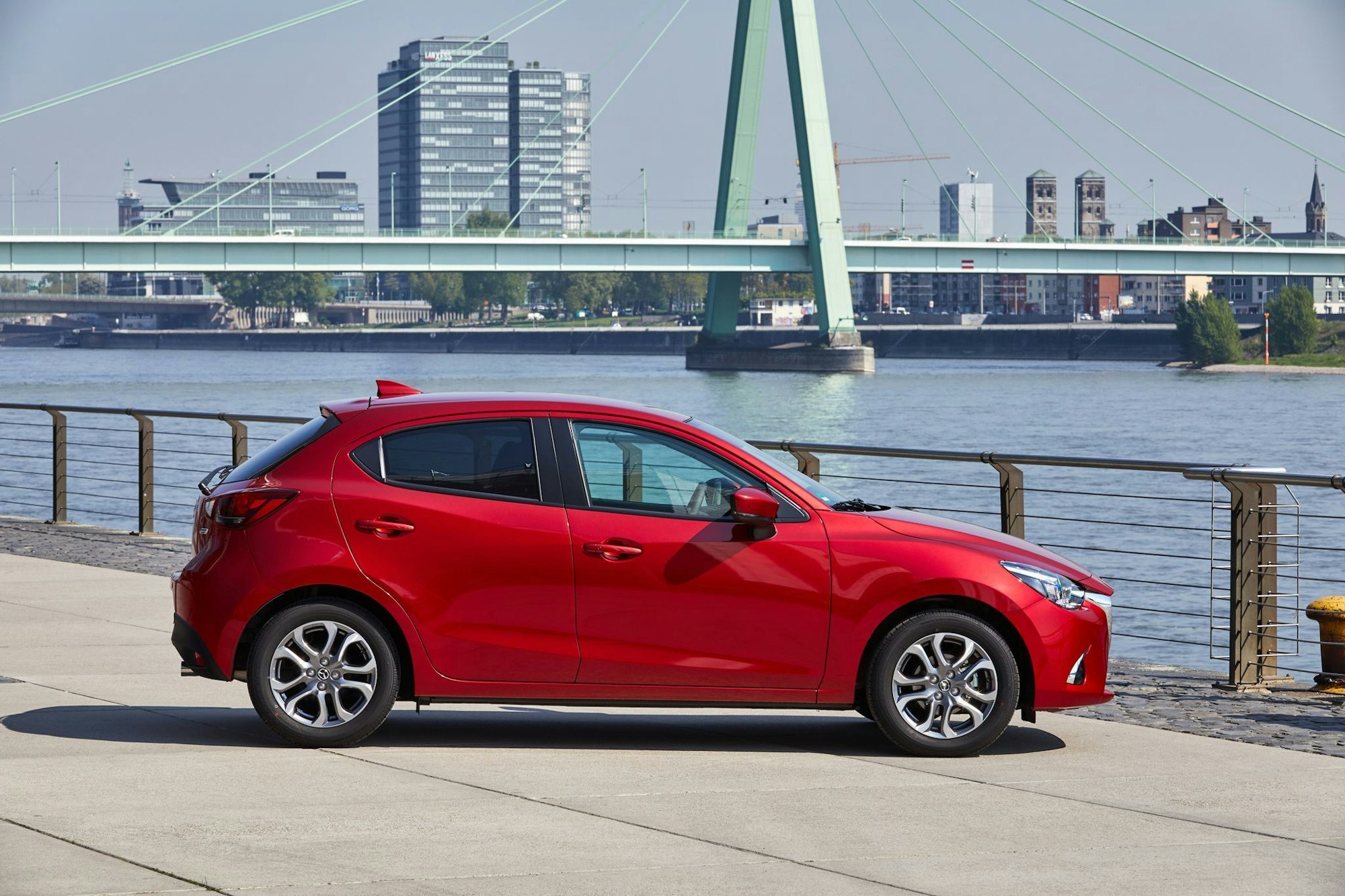 Schön gestaltet? Das ist wie immer Geschmackssache, wie der kleine gebrauchte Mazda2 bei der HU abschneidet, lässt sich eindeutiger festlegen.