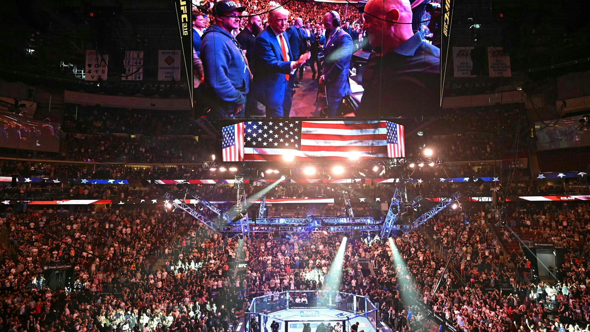 In den USA finden fast jedes Wochenende Käfigkämpfer der UFC statt.