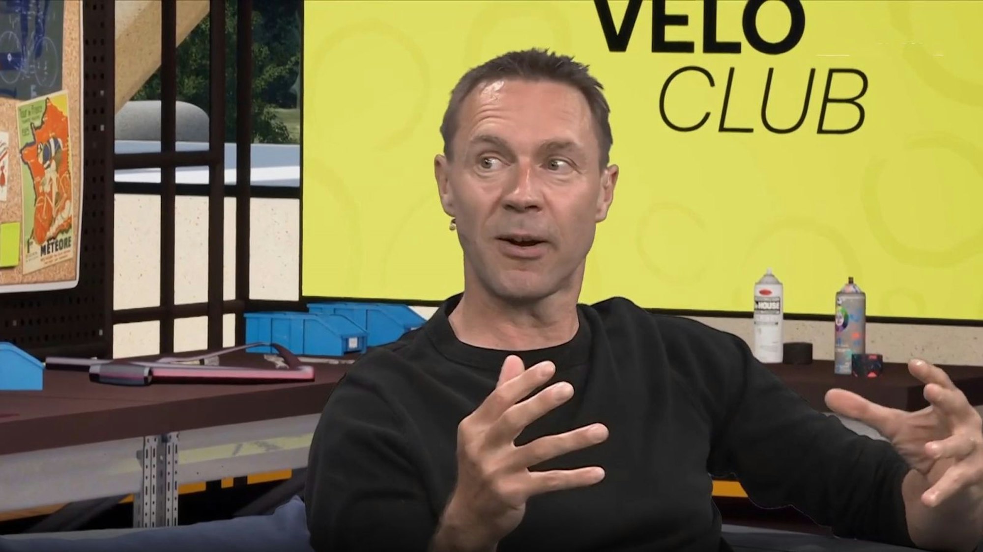 Auch in der Nachbereitung der Etappen wirkt Jens Voigt im Eurosport-Studio mit. Dies ist seine Aufgabe während der zweiten Hälfte der Tour de France. (Bild: Eurosport)